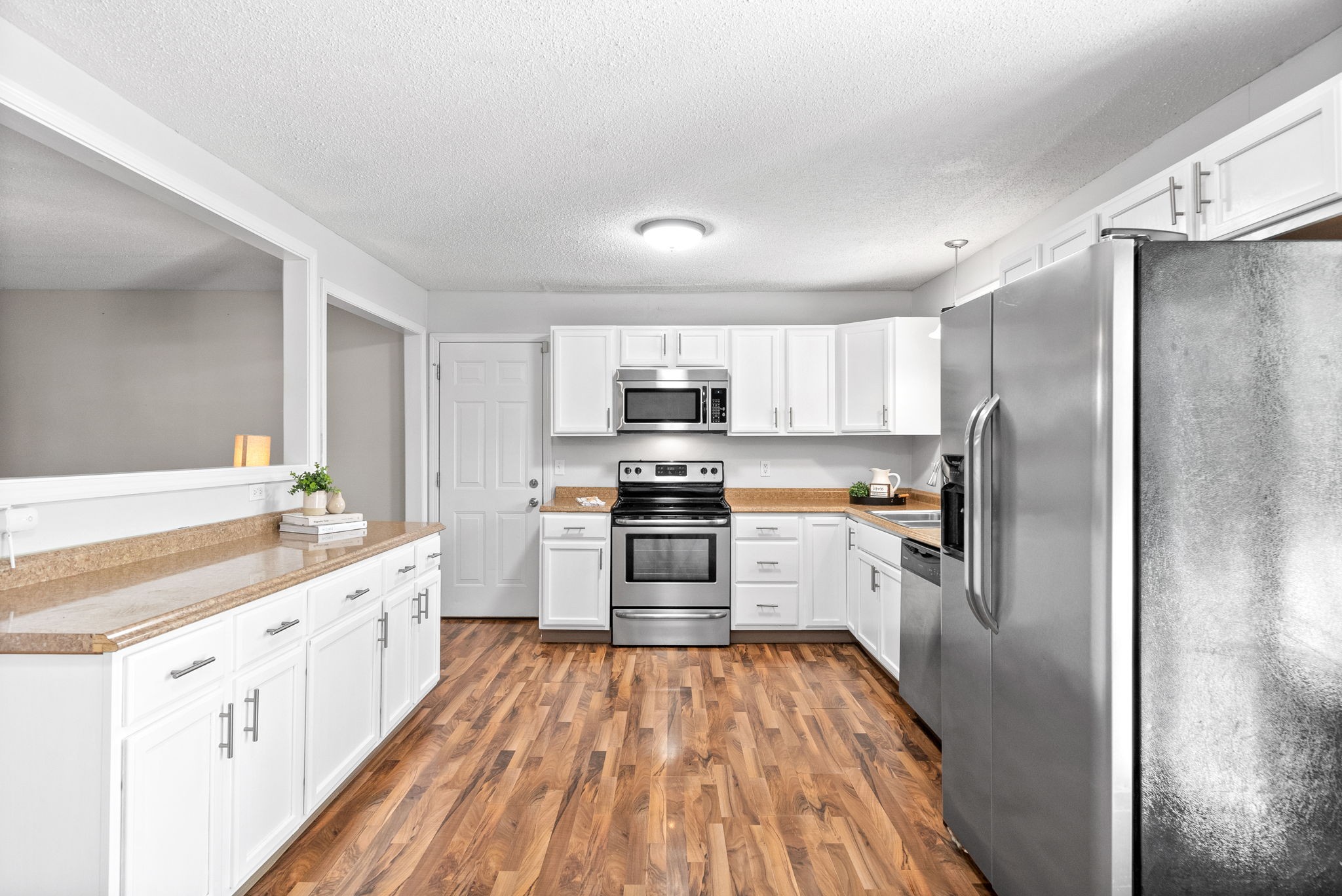 Clarksville, Tennessee 37042, United States, 3 Bedrooms Bedrooms, ,2 BathroomsBathrooms,Residential,Pending,35310