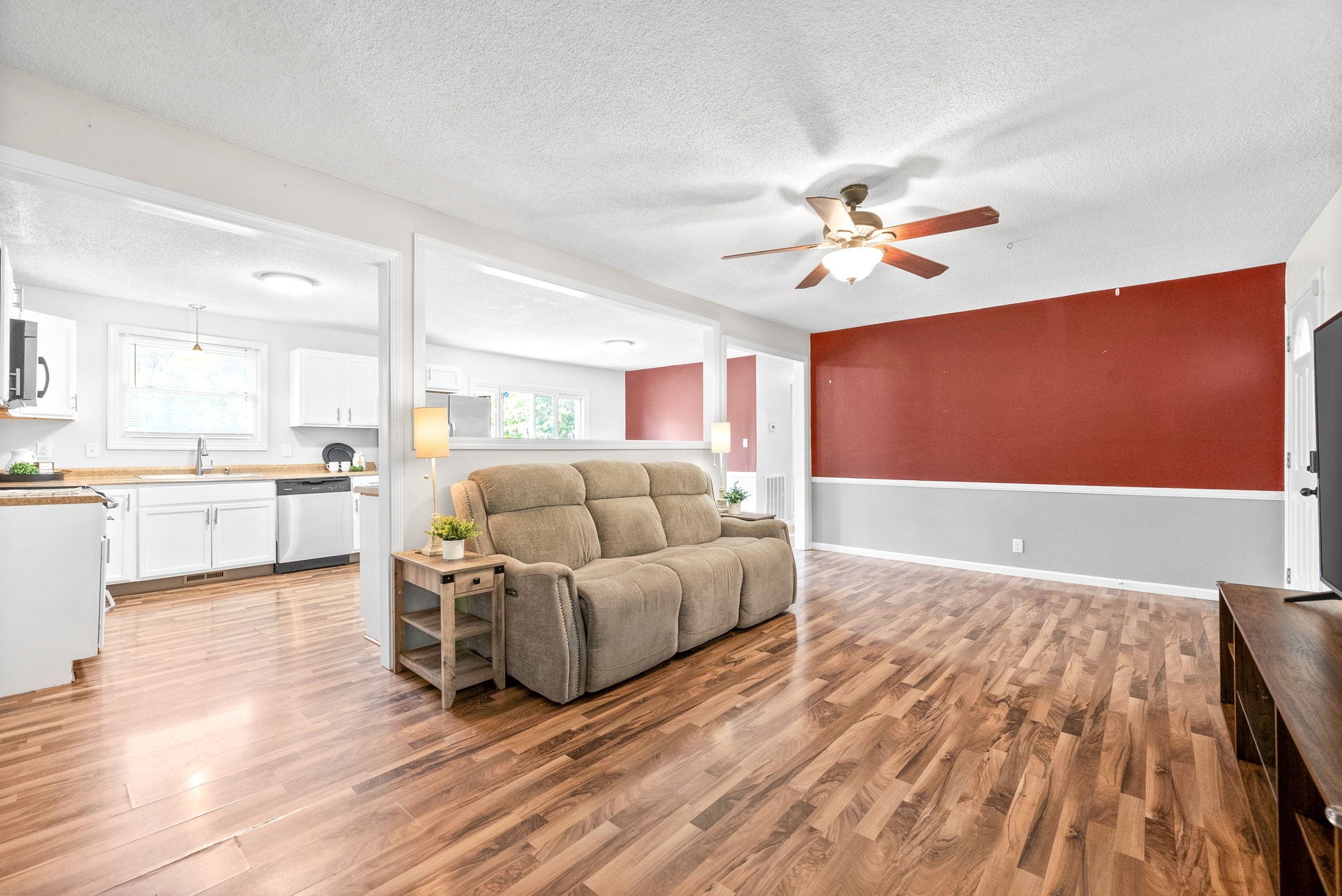 Clarksville, Tennessee 37042, United States, 3 Bedrooms Bedrooms, ,2 BathroomsBathrooms,Residential,Pending,35310