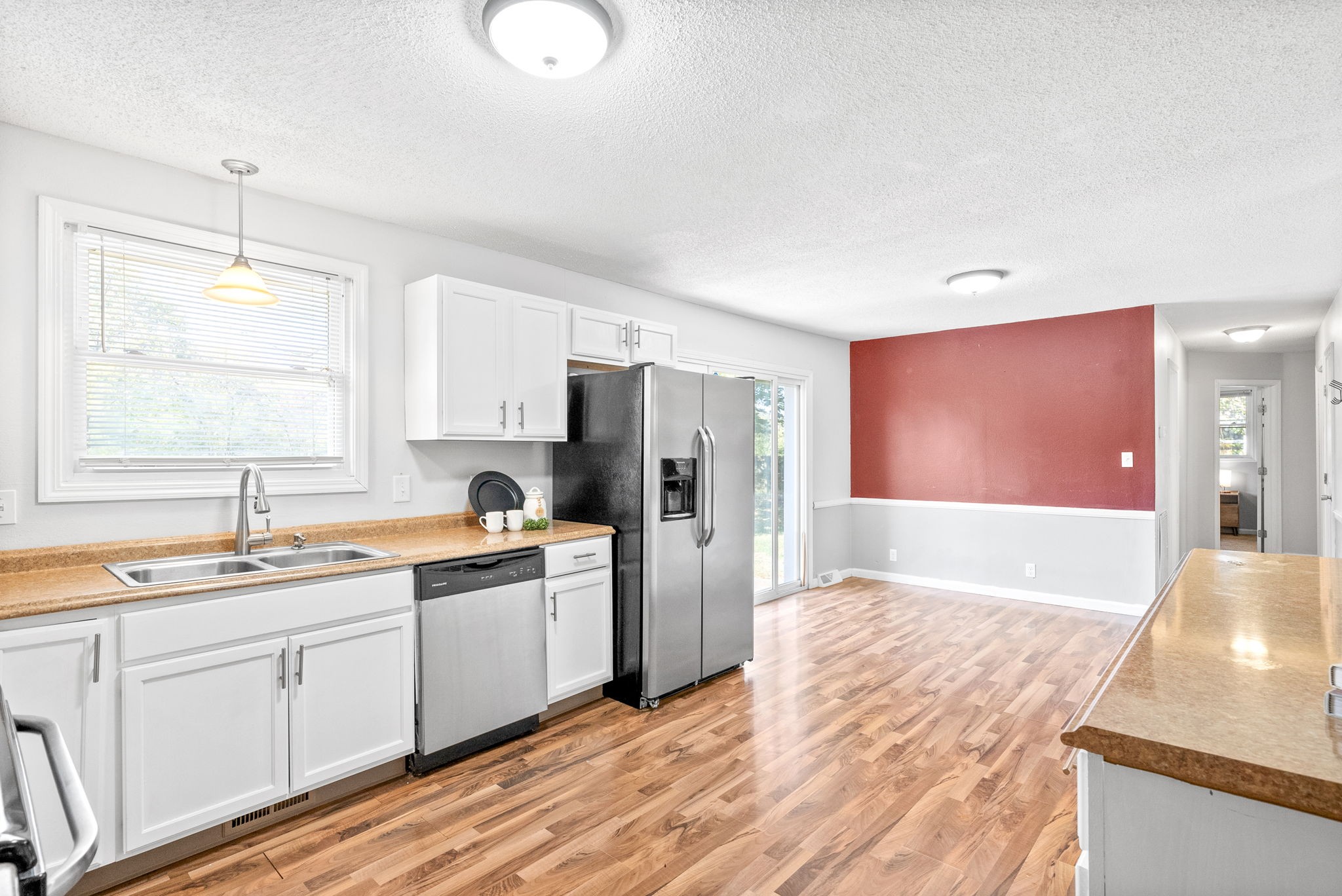 Clarksville, Tennessee 37042, United States, 3 Bedrooms Bedrooms, ,2 BathroomsBathrooms,Residential,Pending,35310