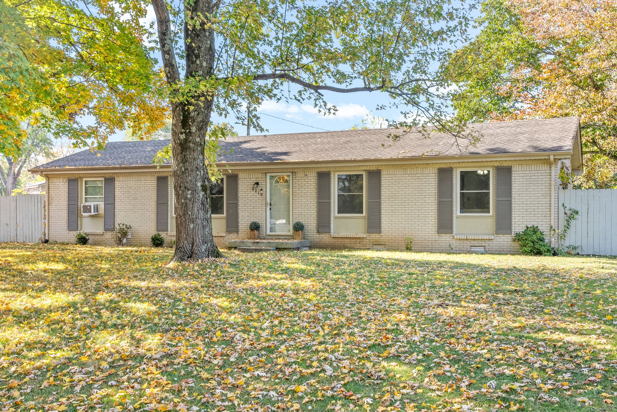 Clarksville, Tennessee 37042, United States, 3 Bedrooms Bedrooms, ,2 BathroomsBathrooms,Residential,Pending,35310