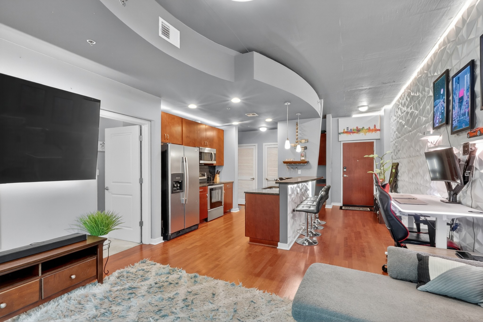 301 Demonbreun St 502
