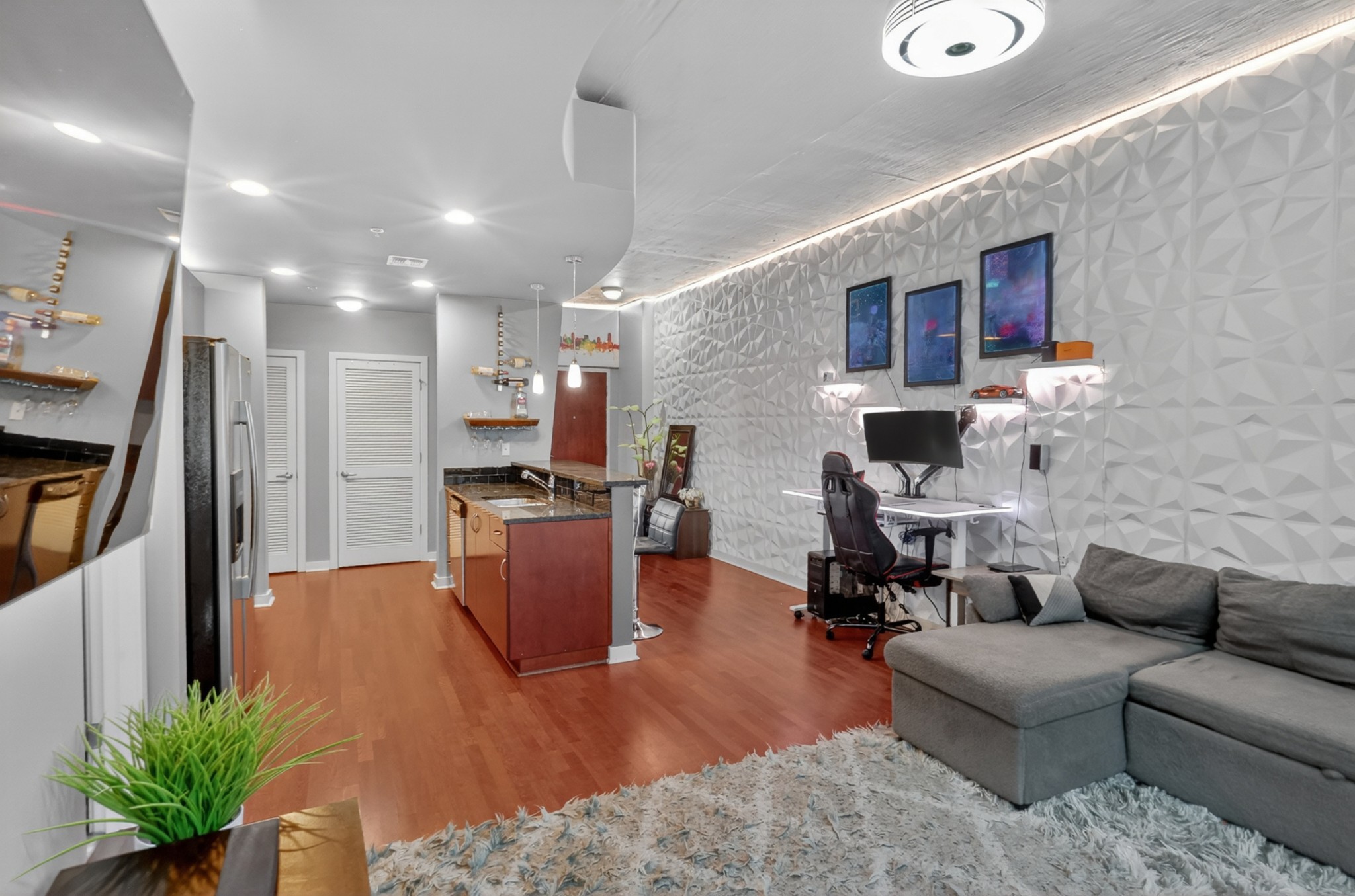 301 Demonbreun St 502