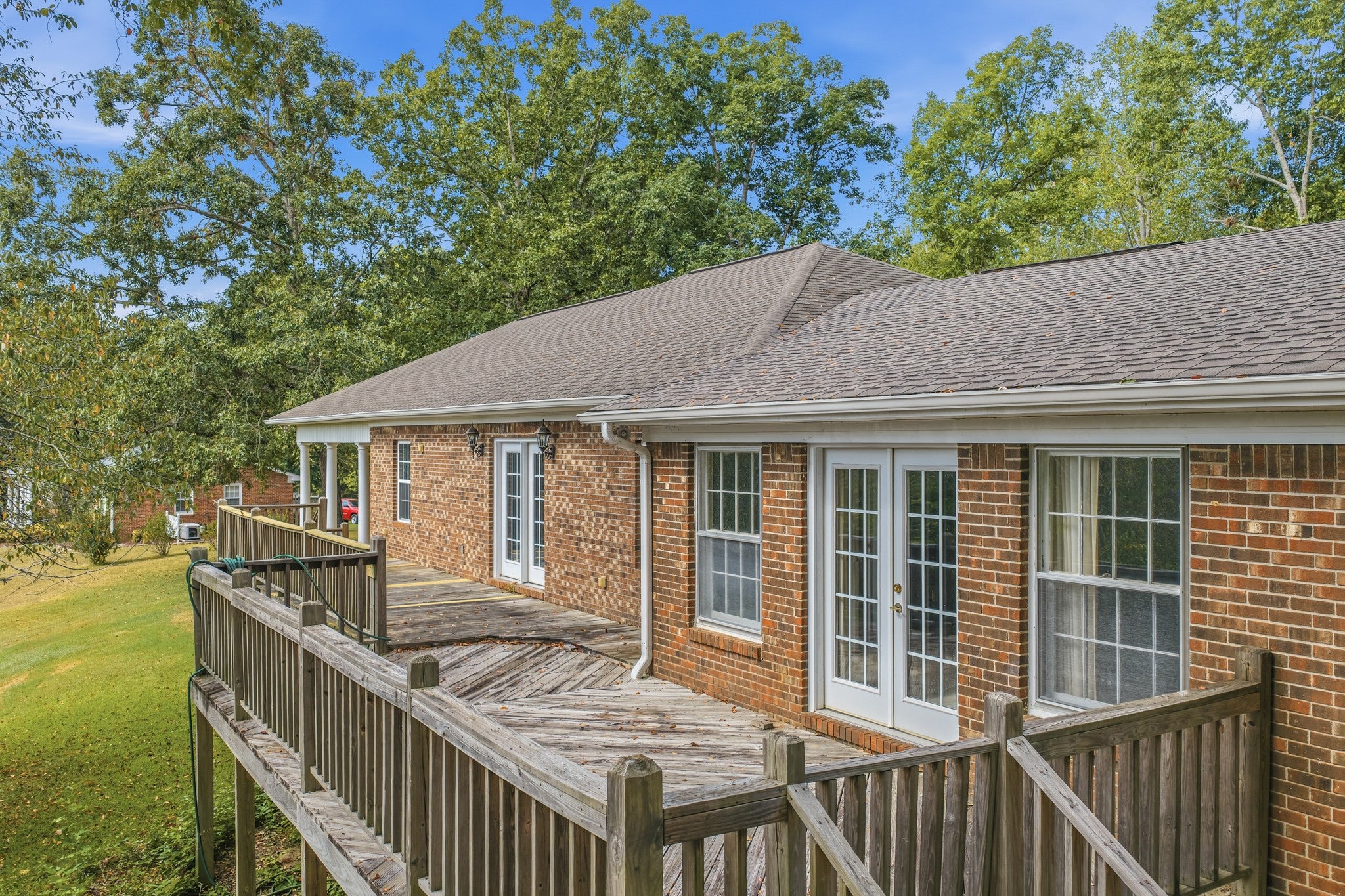 221 Dickson Ln