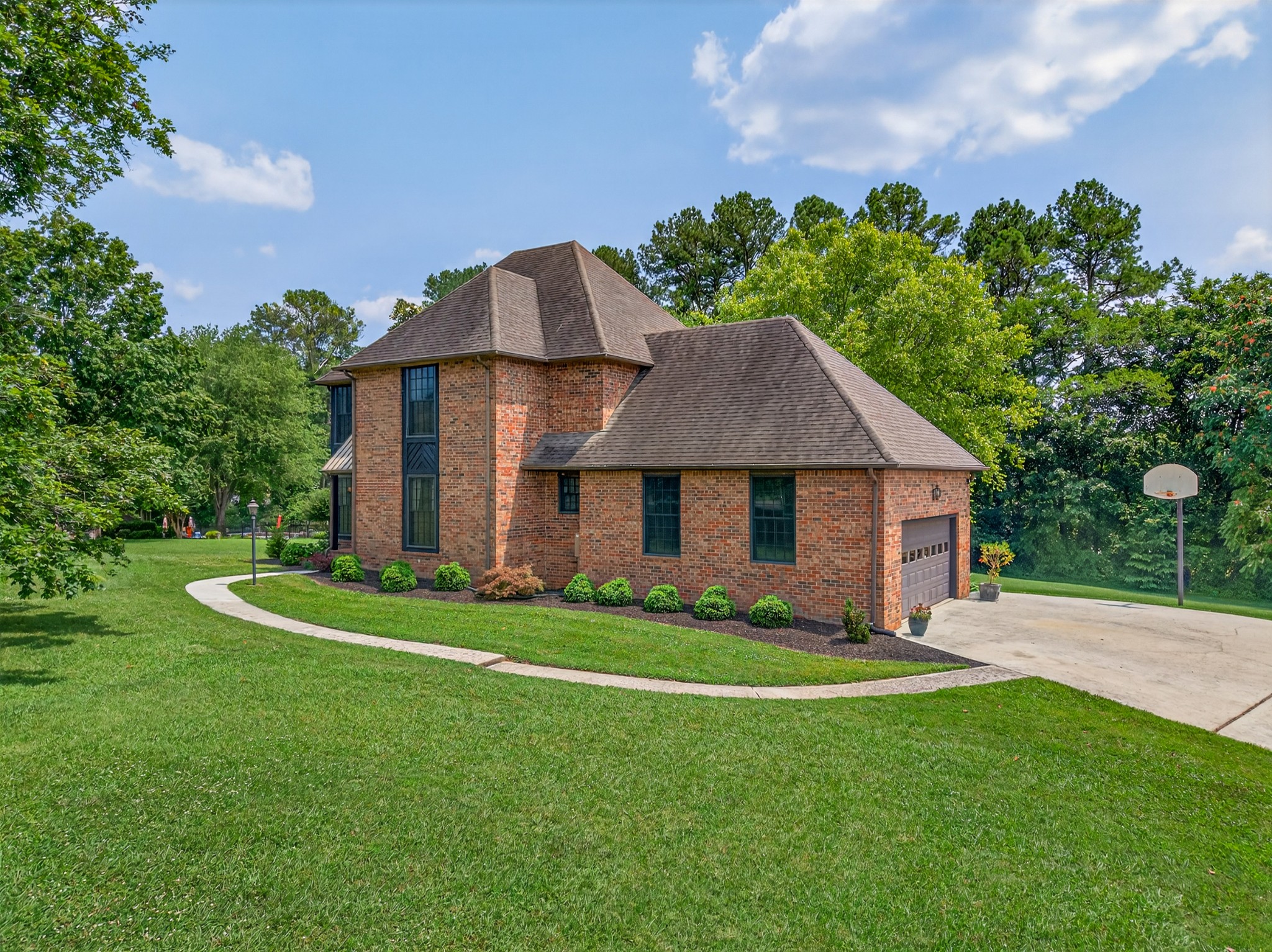 806 Manor Dr