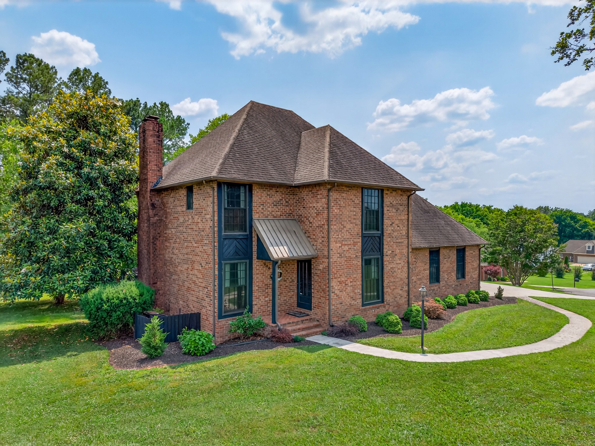 806 Manor Dr