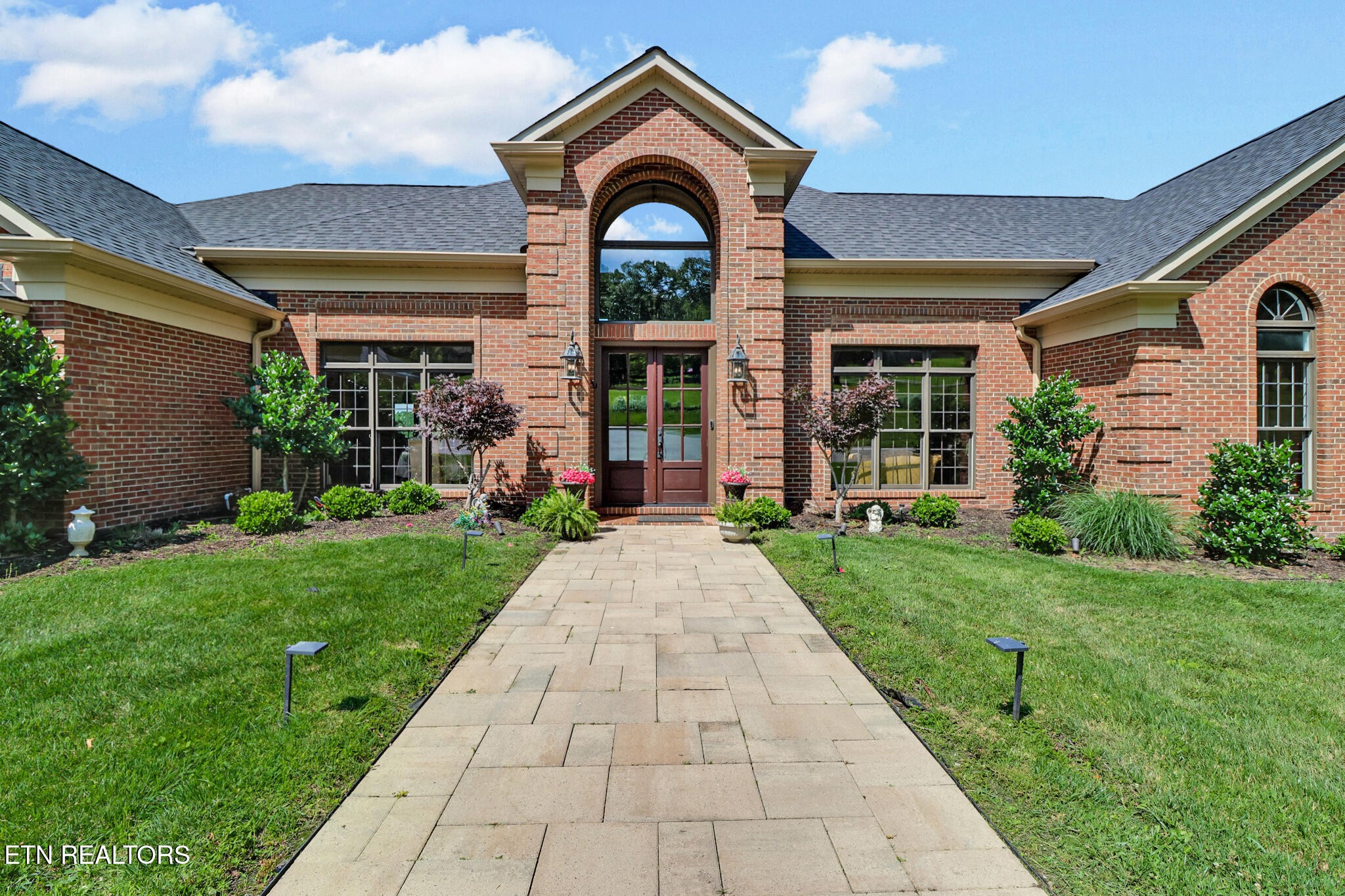 1042 Holiday Drive
