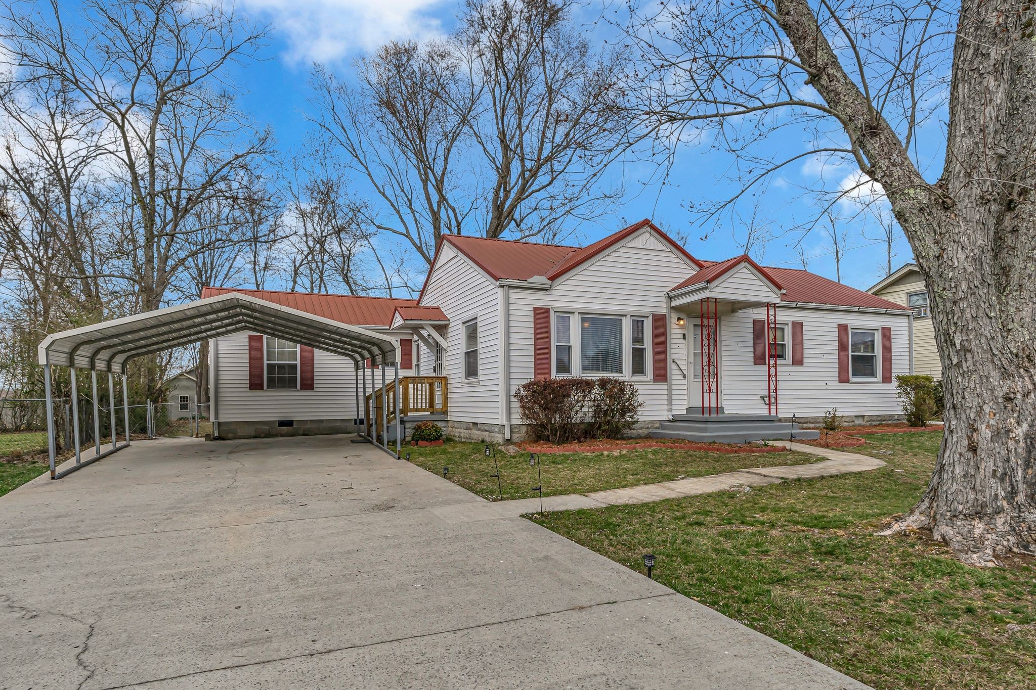600 Riverside Dr