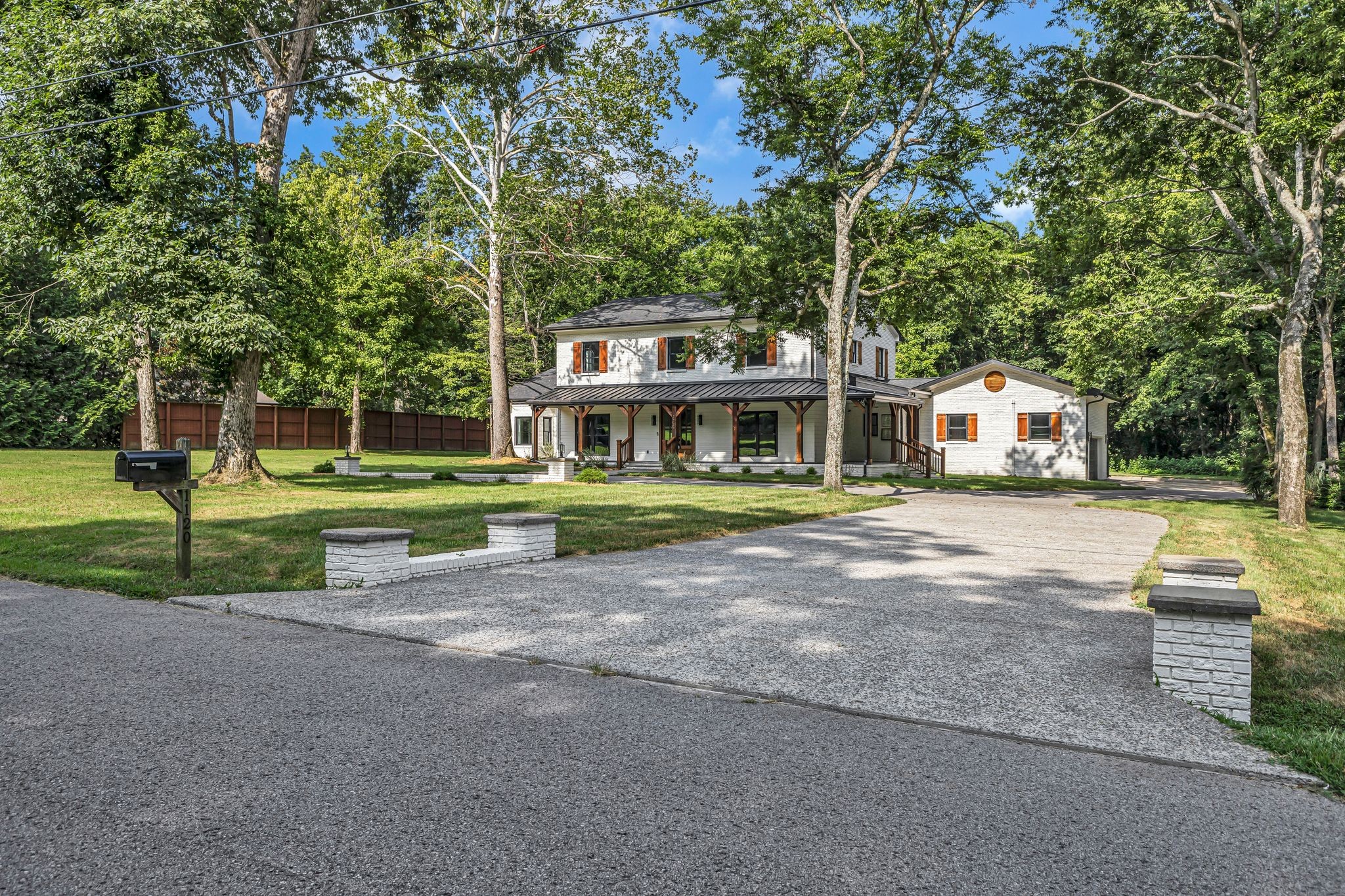 1120 Bradley Dr