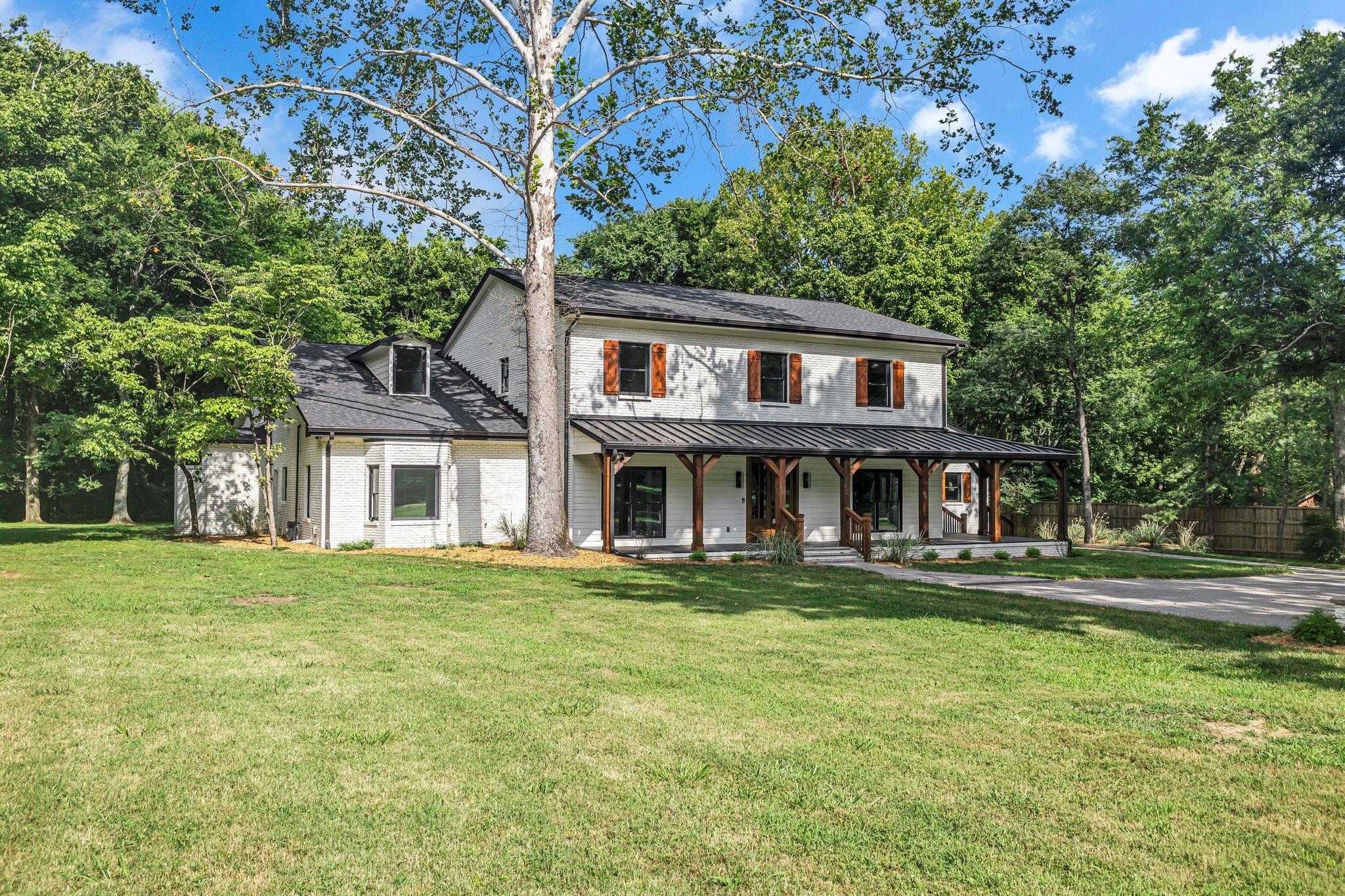 1120 Bradley Dr
