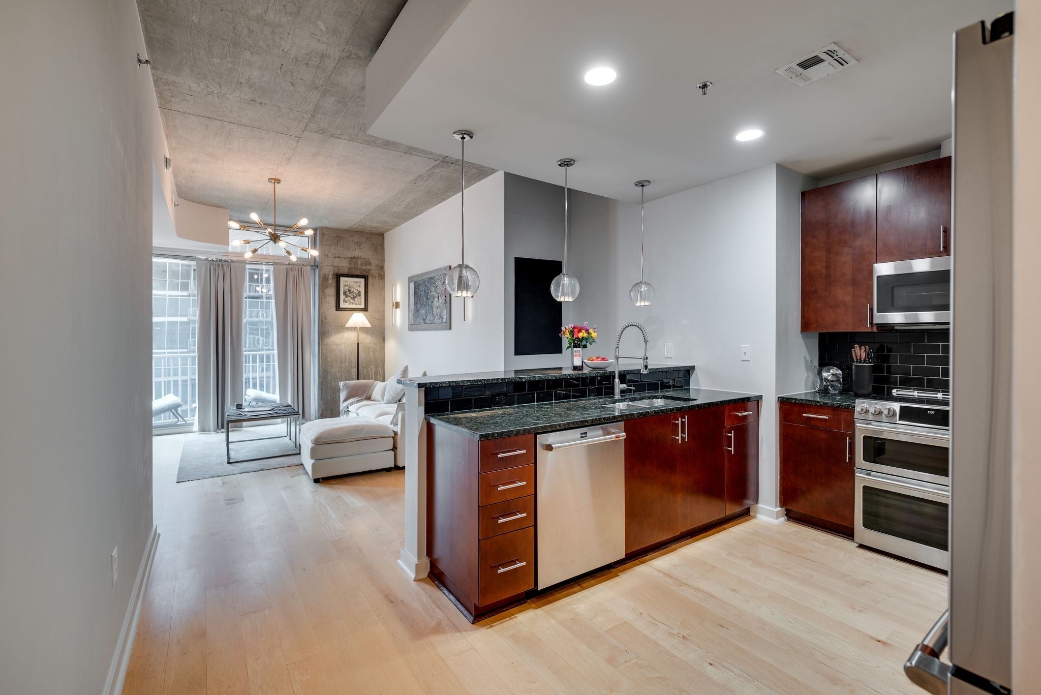 301 Demonbreun St 1317