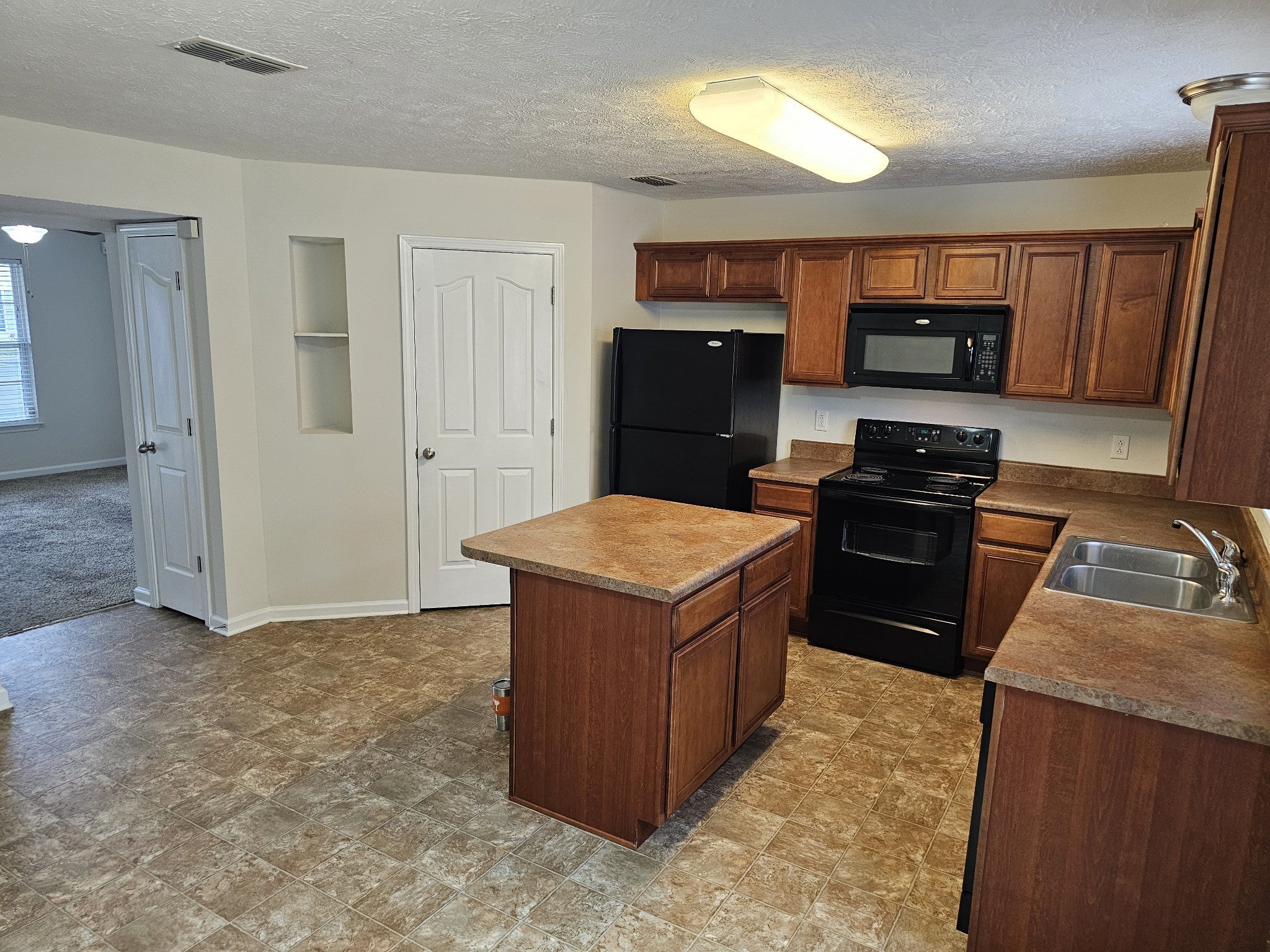 1402 Orange Ct