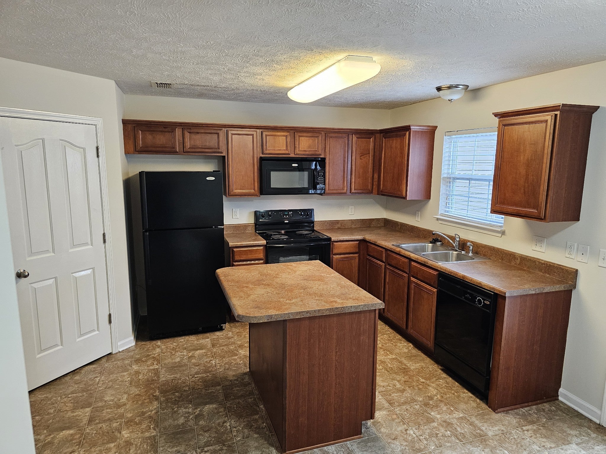 1402 Orange Ct