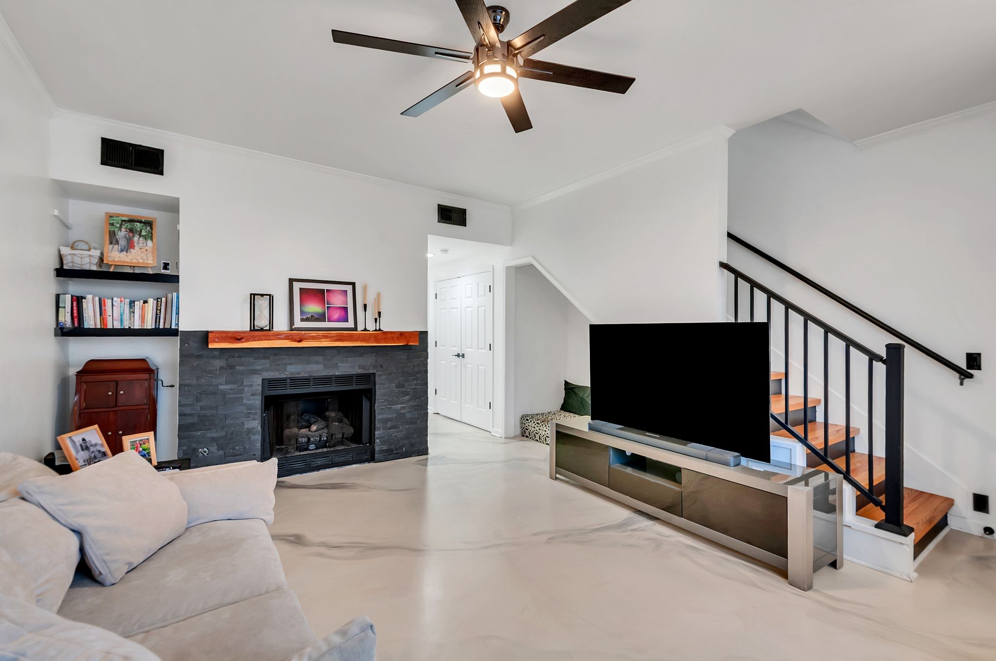 2121 Highway 12 S 190