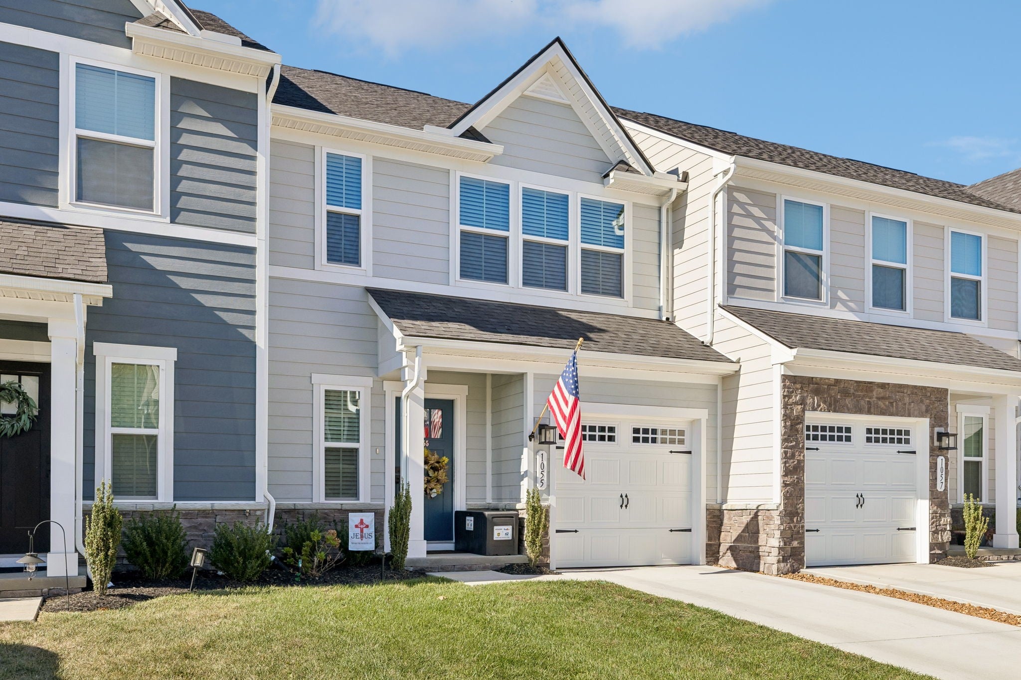 1055 Mountain View Dr