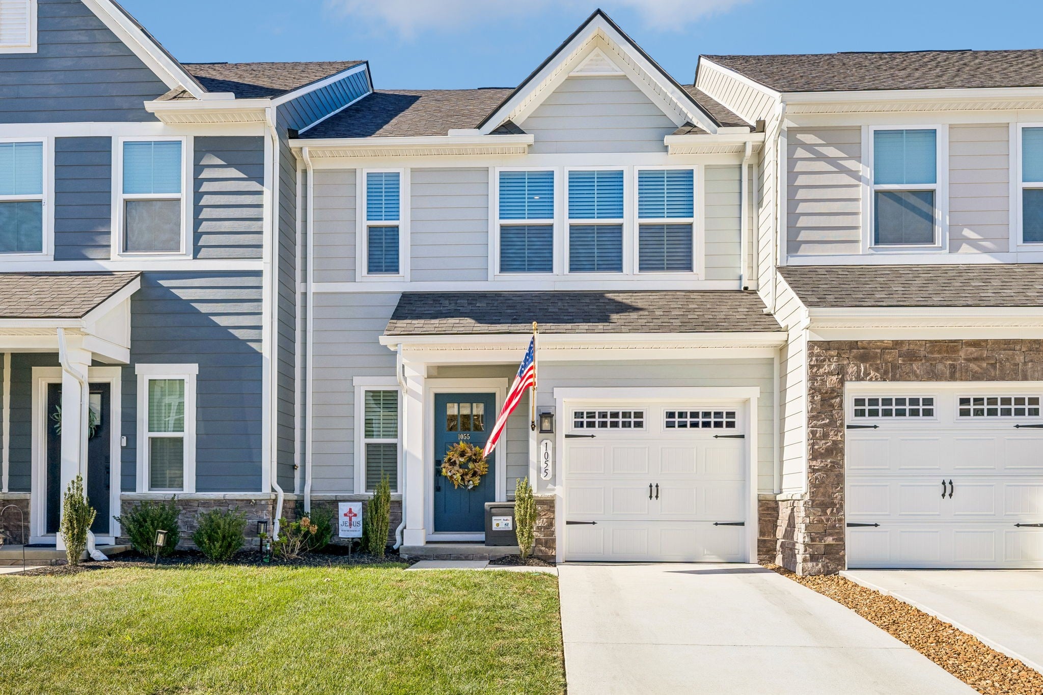 1055 Mountain View Dr