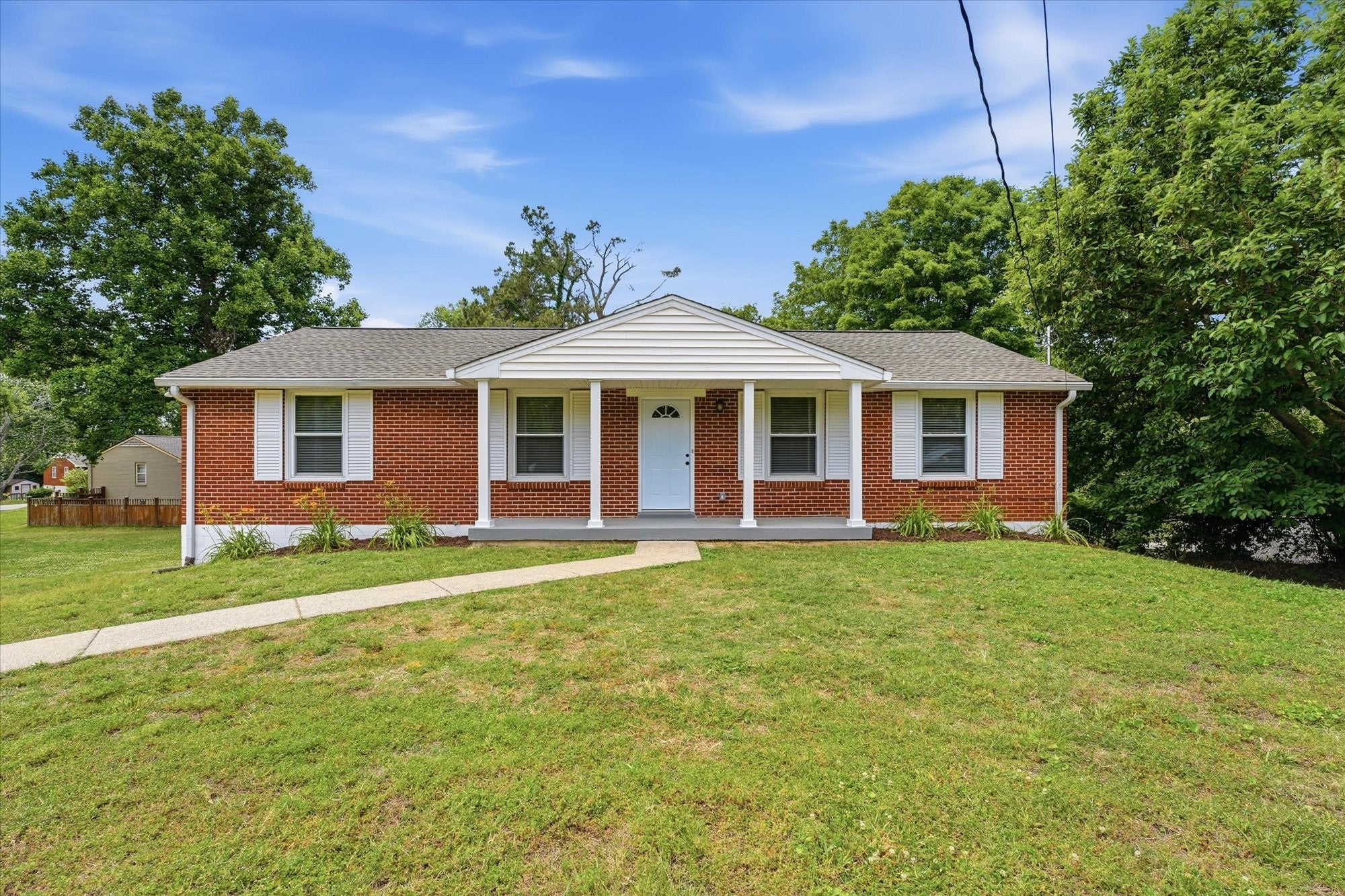 3-bed home for sale in Nashville, TN 37211, 4703 Langston Dr 4703 Langston Dr, Nashville TN 37211 3-bed home, photo 2 of 22