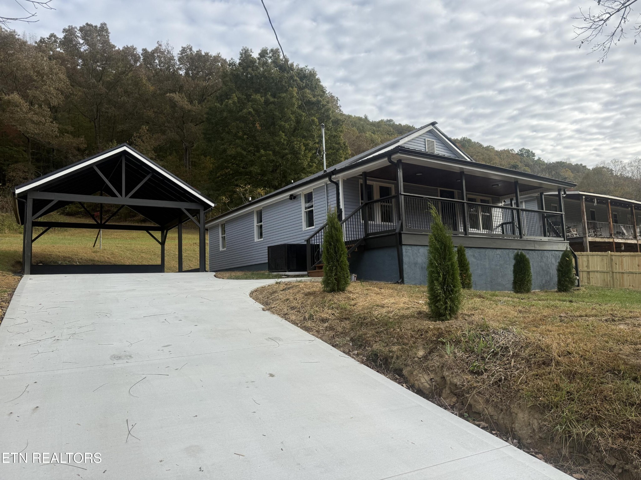 Photo 1 of 30 — 220 Walden Ave, Oliver Springs, TN 37840