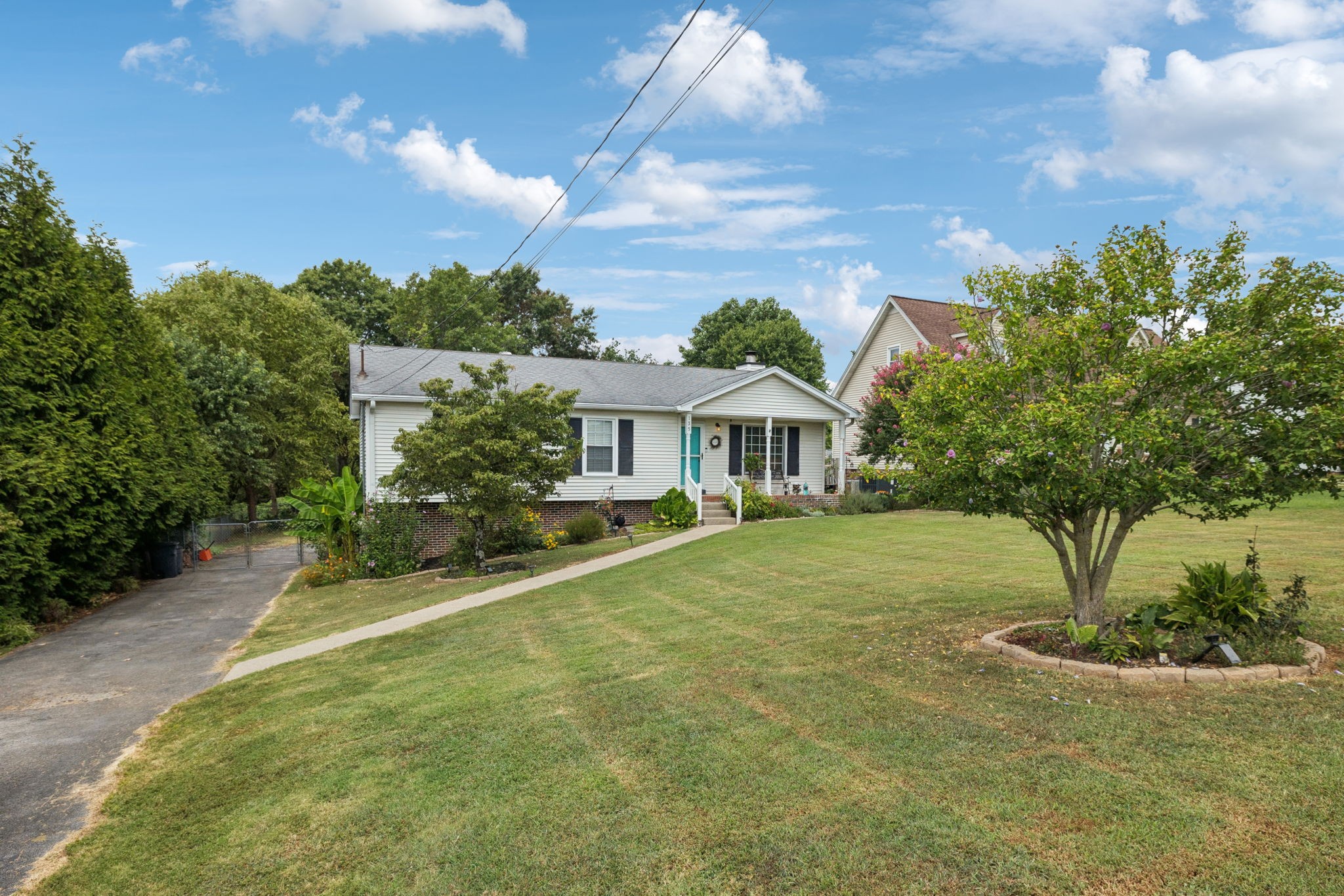 135 Riverwood Dr