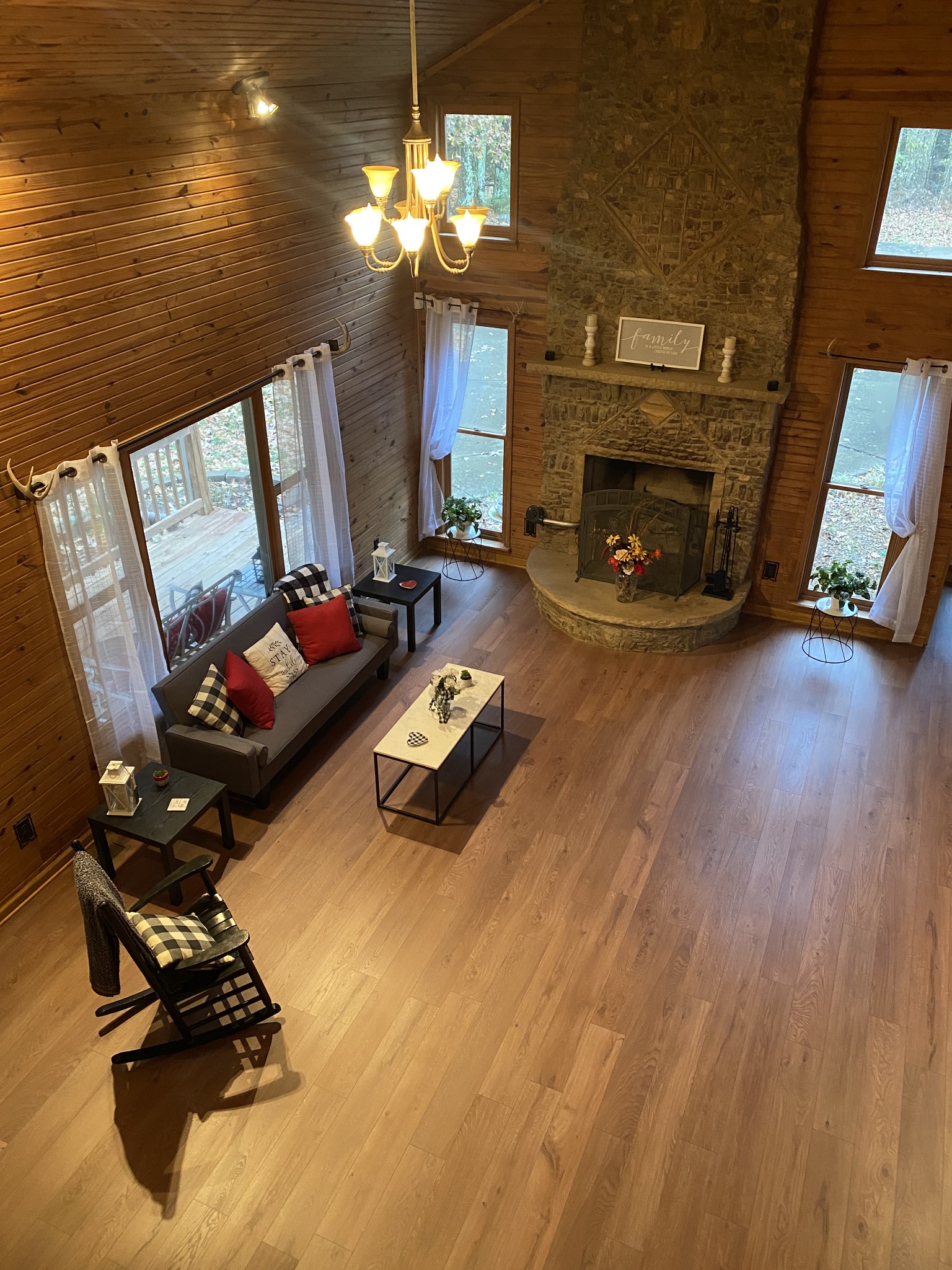 187 Th Hooper Ln