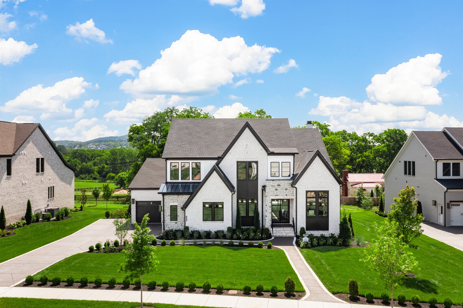 1552 White Barn