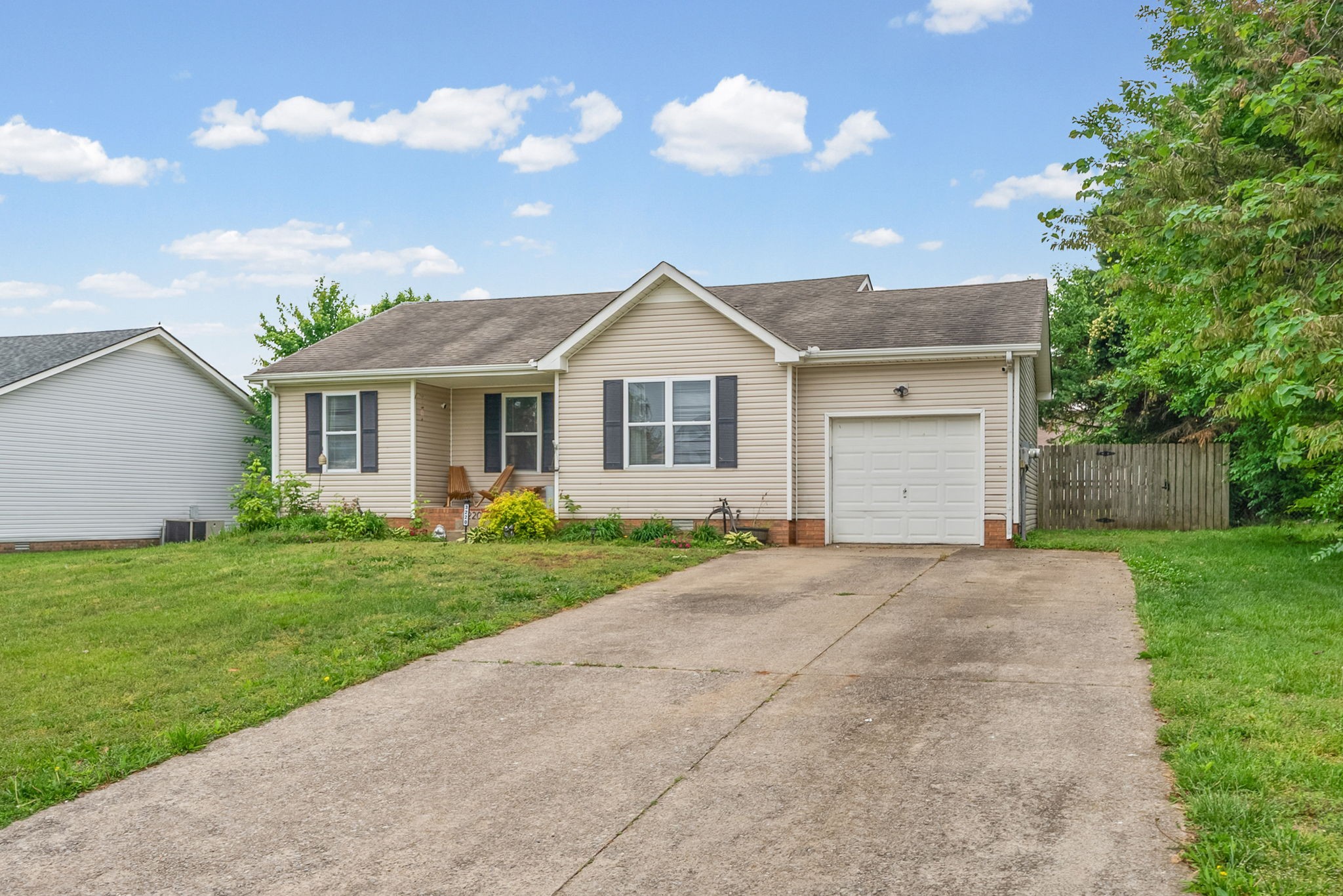 3220 N Senseney Cir