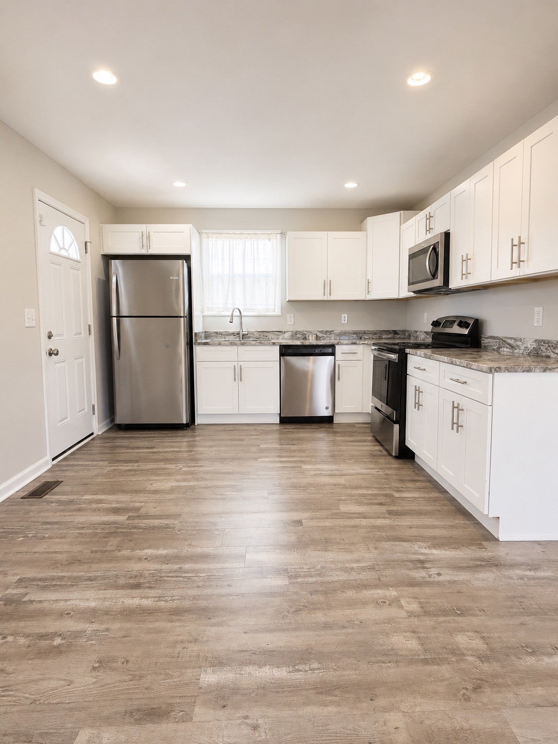 3-bed home for rent in Nashville, TN 37209, 258 38th Ave N Front 258 38th Ave N Front, Nashville TN 37209 3-bed home, photo 3 of 19