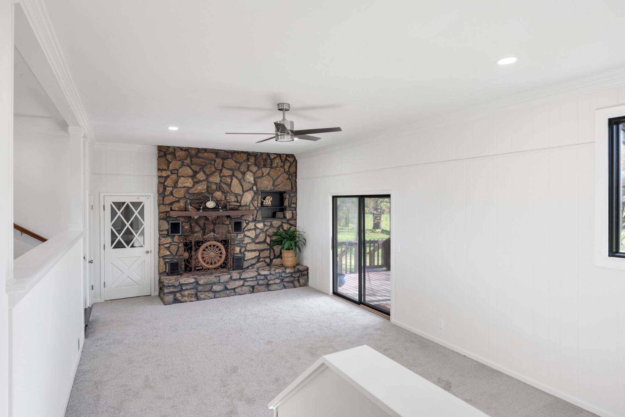 330 Newton Ln