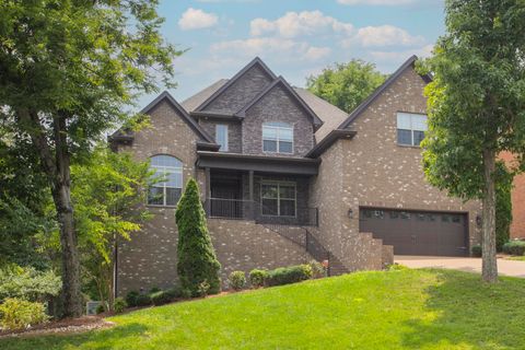 111 Country Hills Dr Hendersonville TN 37075