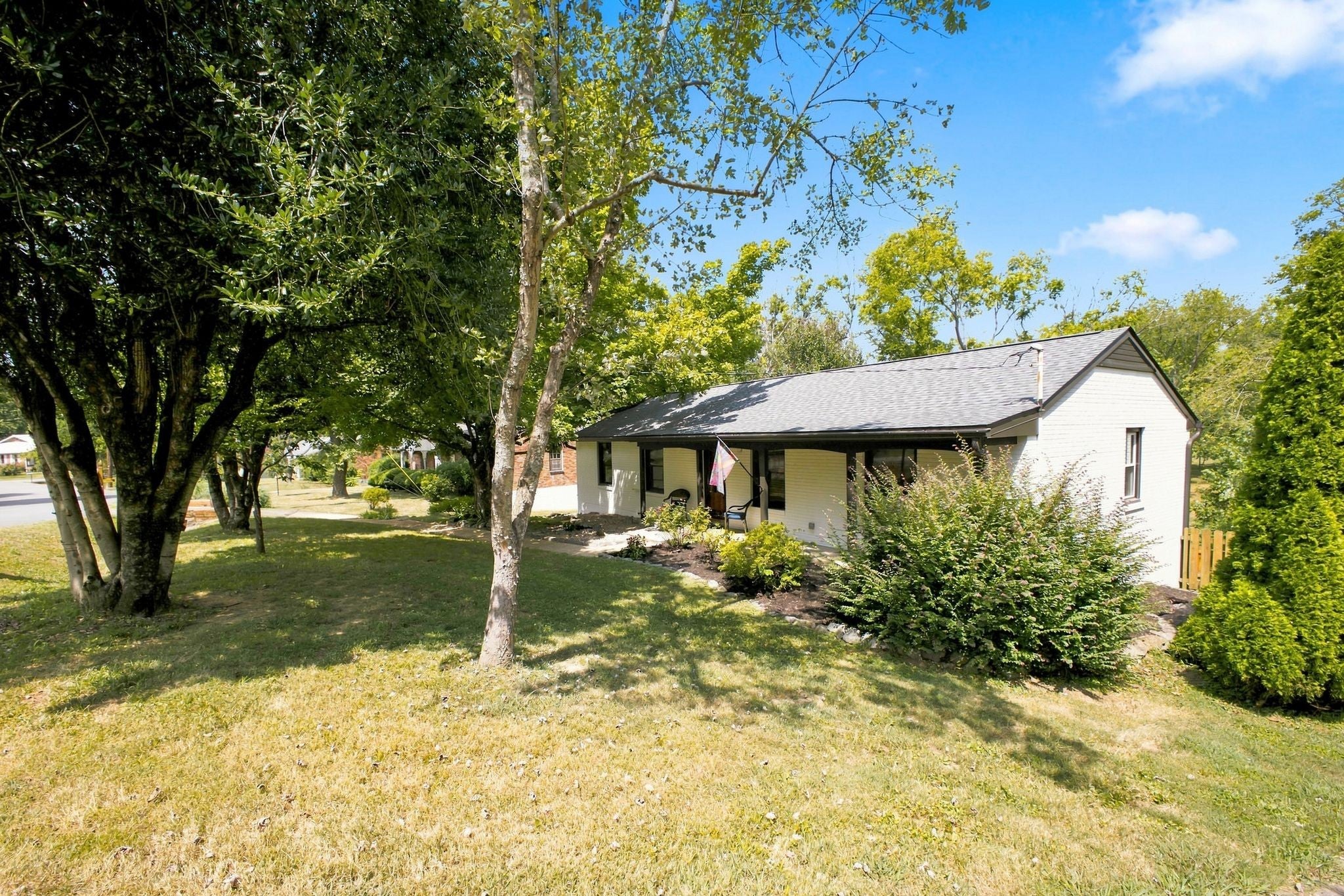 4-bed home for sale in Nashville, TN 37211, 318 Binkley Dr 318 Binkley Dr, Nashville TN 37211 4-bed home, photo 3 of 47