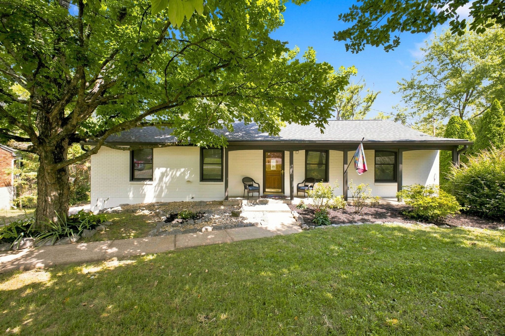 4-bed home for sale in Nashville, TN 37211, 318 Binkley Dr 318 Binkley Dr, Nashville TN 37211 4-bed home, photo 2 of 47
