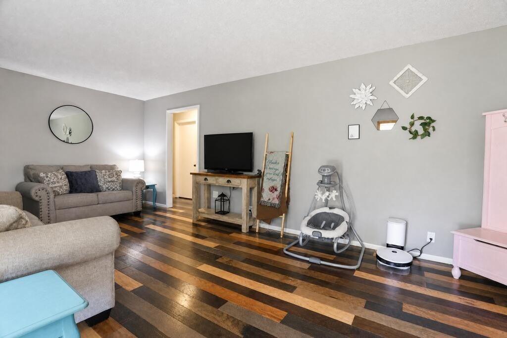 271 Oakdale Rd