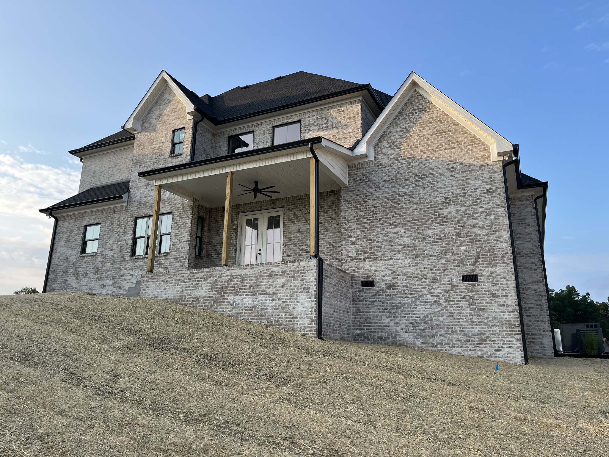 133 Scarsdale Dr S