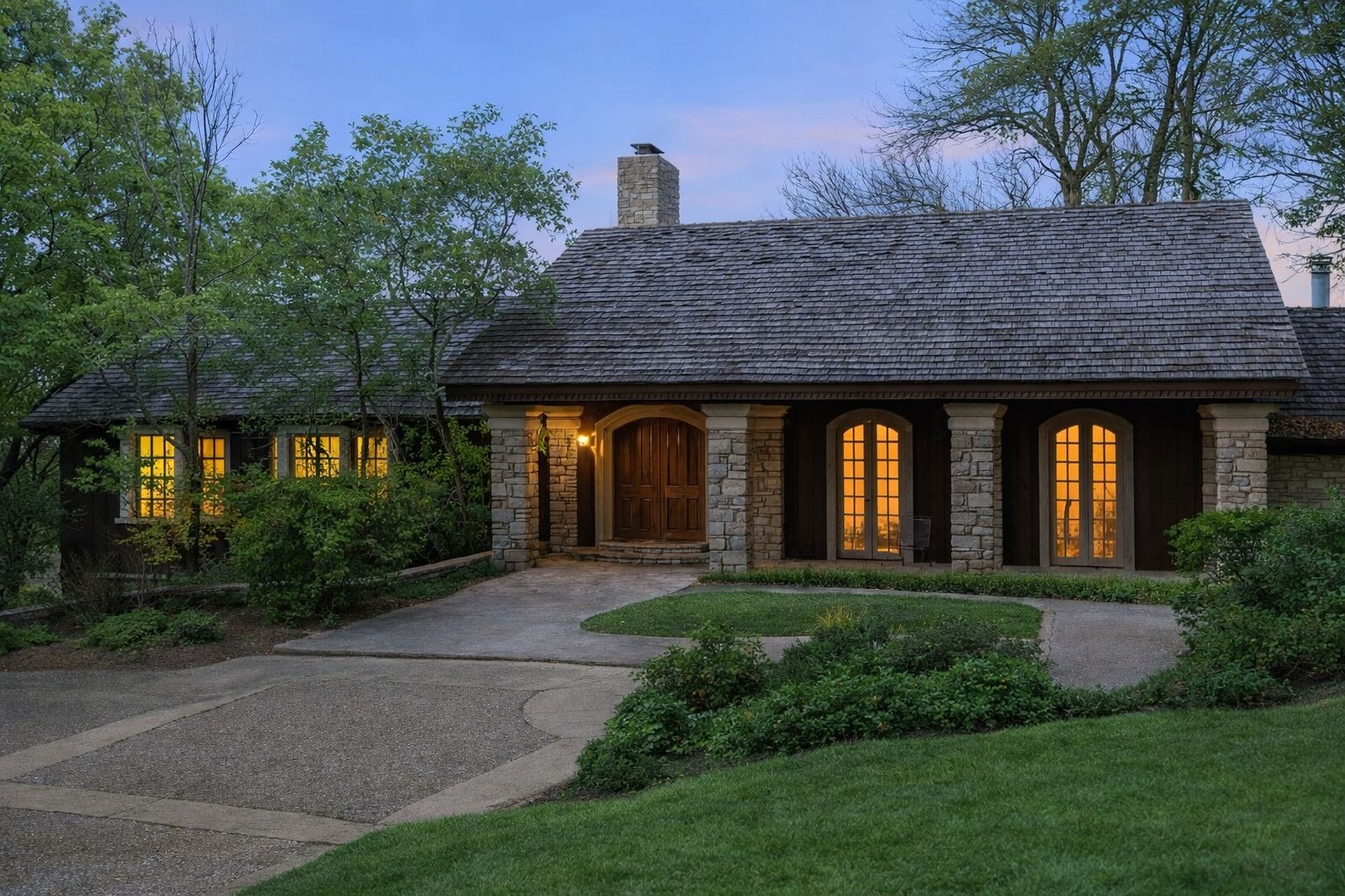 5887 Fredricksburg Dr