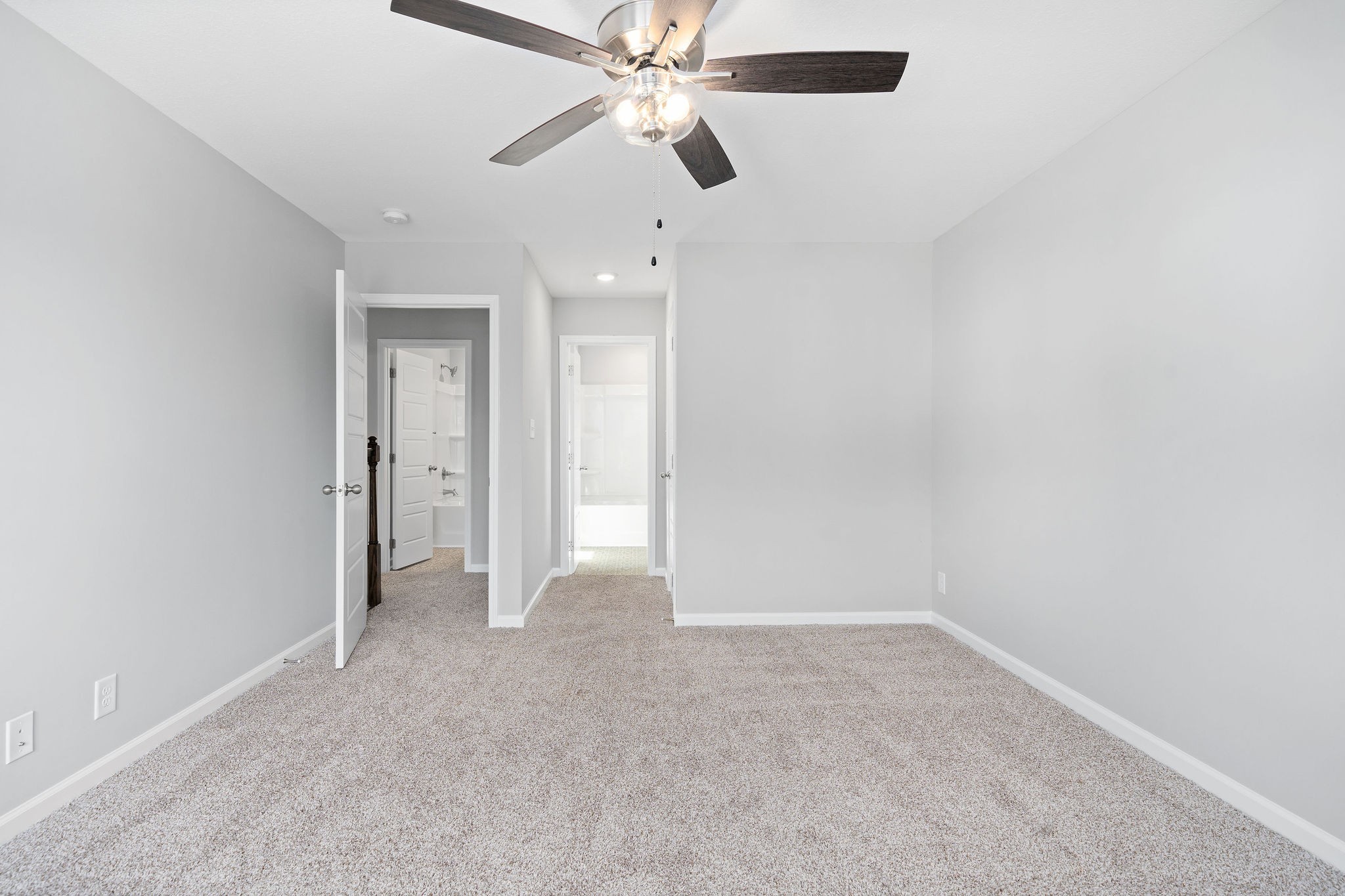 Clarksville, Tennessee 37040, United States, 3 Bedrooms Bedrooms, ,3 BathroomsBathrooms,Residential,Active,90727