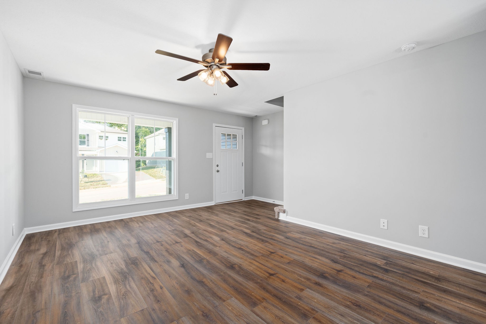 Clarksville, Tennessee 37040, United States, 3 Bedrooms Bedrooms, ,3 BathroomsBathrooms,Residential,Active,90727