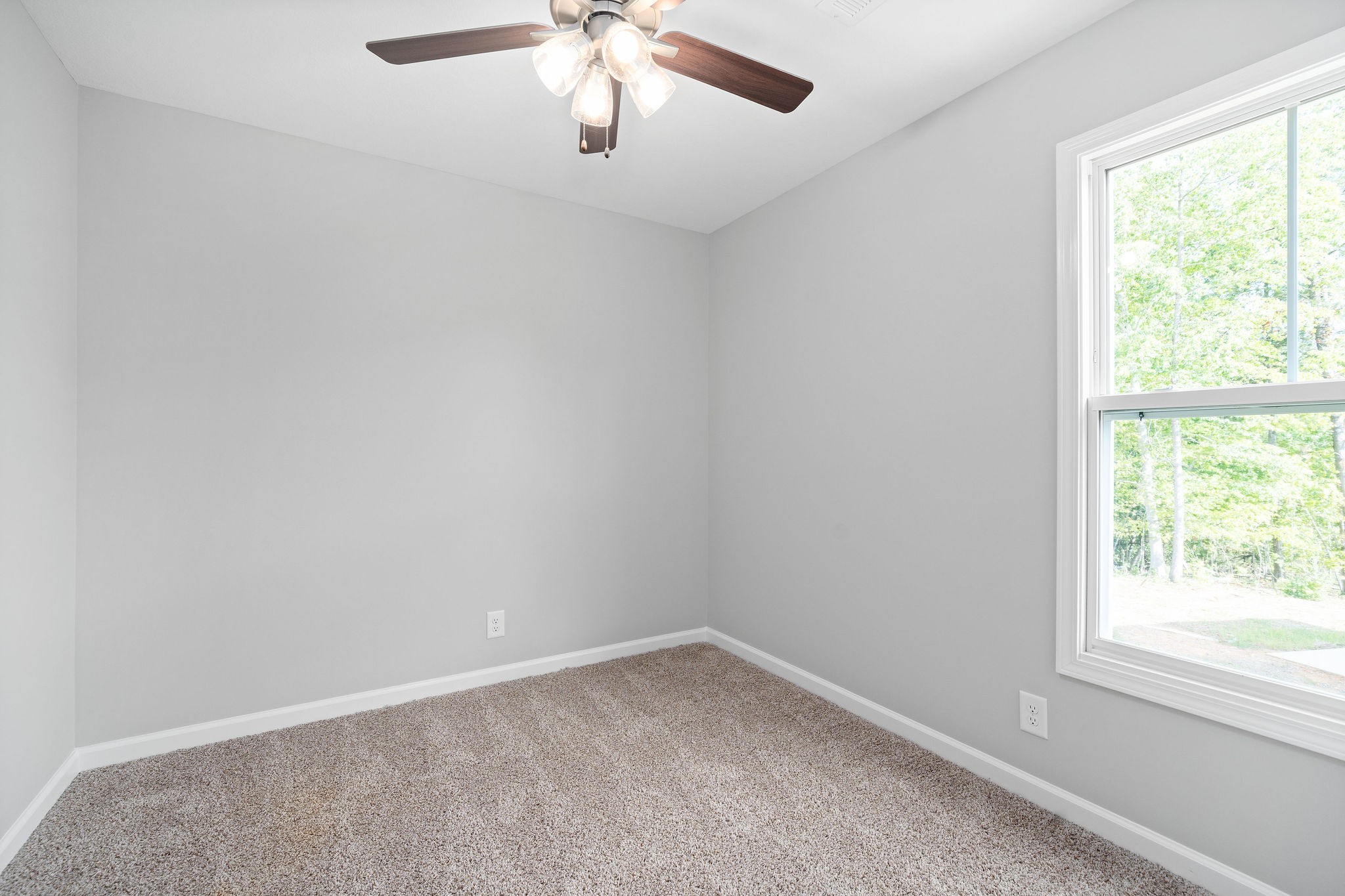 Clarksville, Tennessee 37040, United States, 3 Bedrooms Bedrooms, ,3 BathroomsBathrooms,Residential,Active,90727