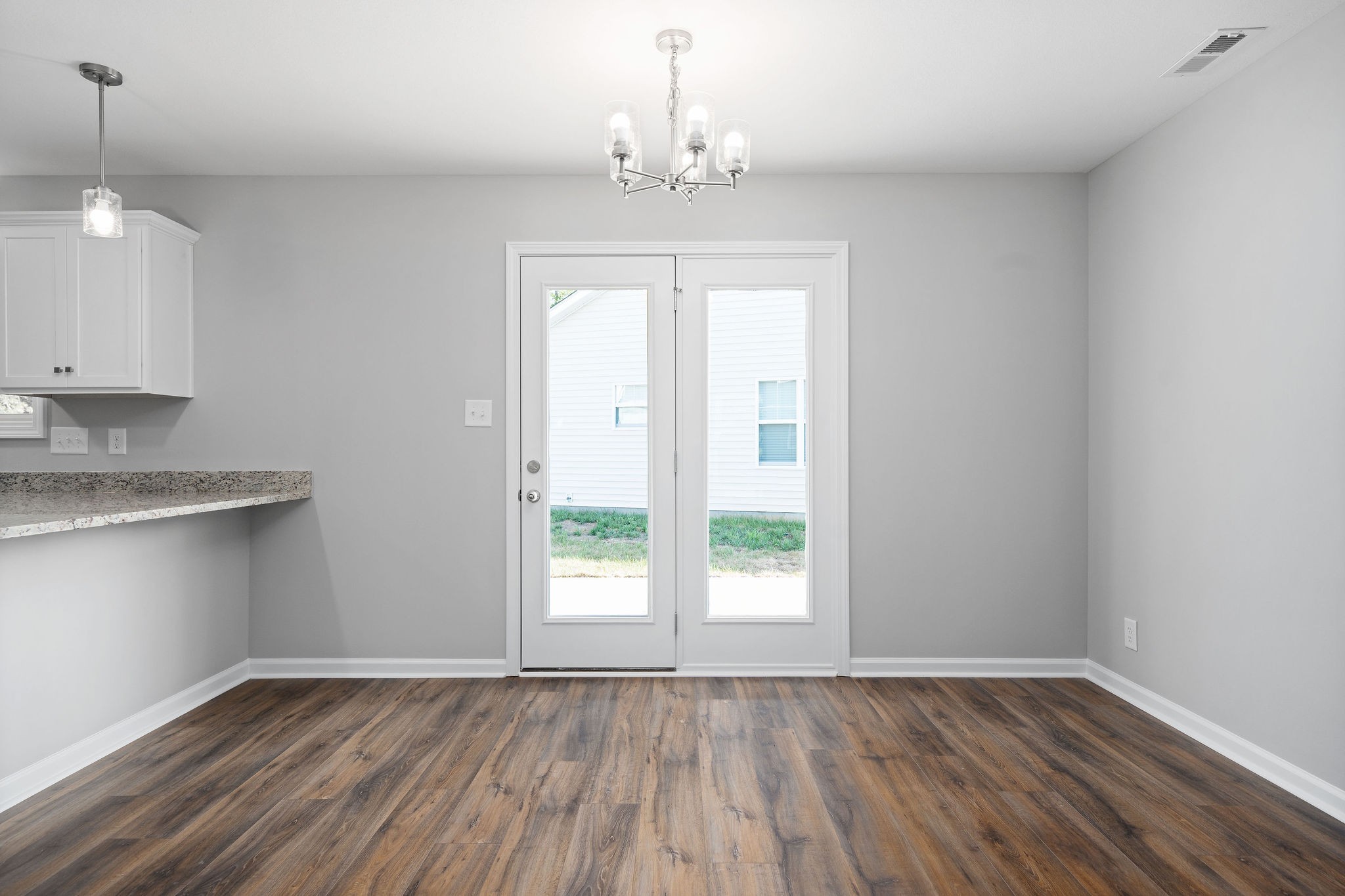 Clarksville, Tennessee 37040, United States, 3 Bedrooms Bedrooms, ,3 BathroomsBathrooms,Residential,Active,90727