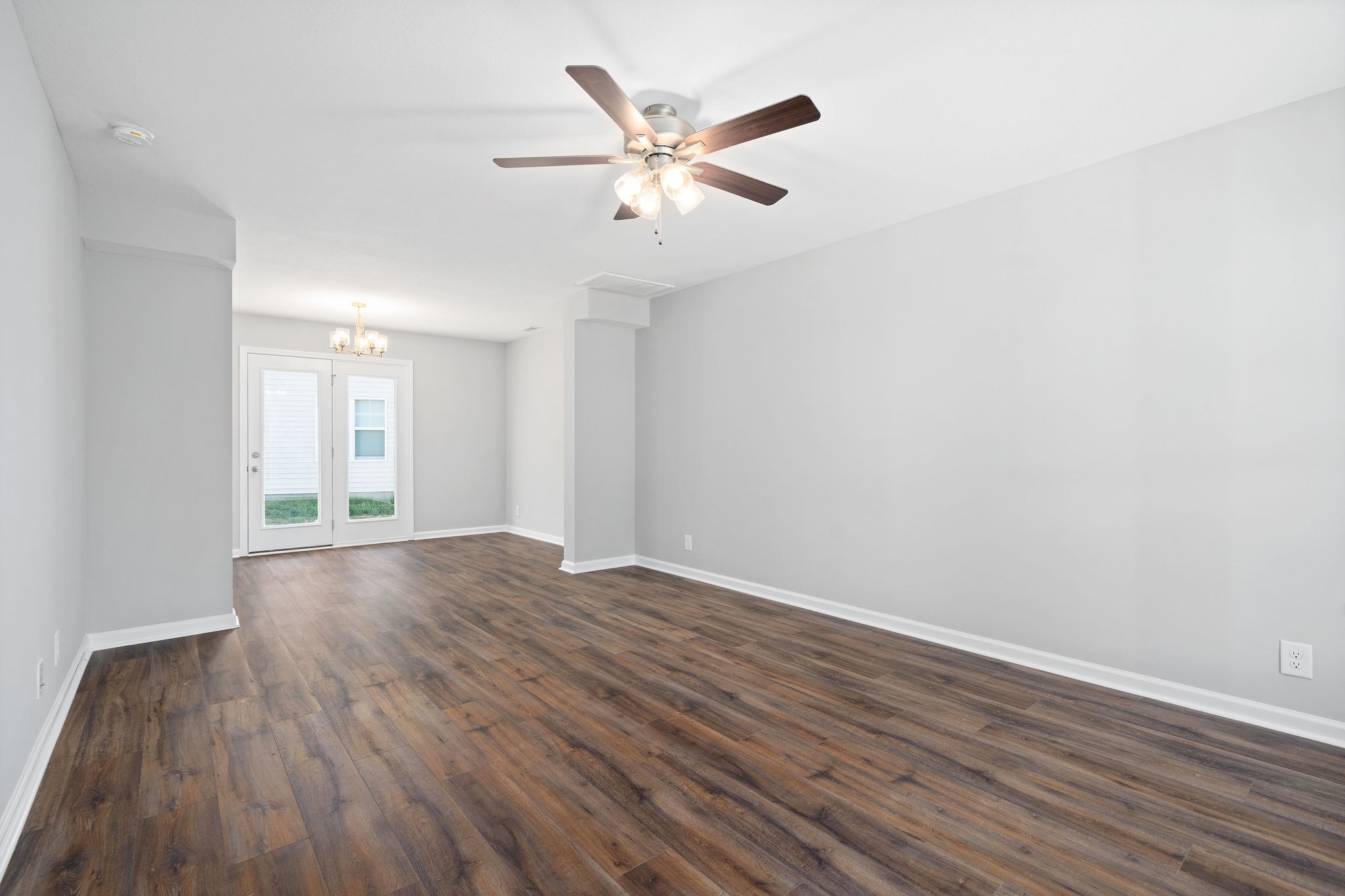 Clarksville, Tennessee 37040, United States, 3 Bedrooms Bedrooms, ,3 BathroomsBathrooms,Residential,Active,90727