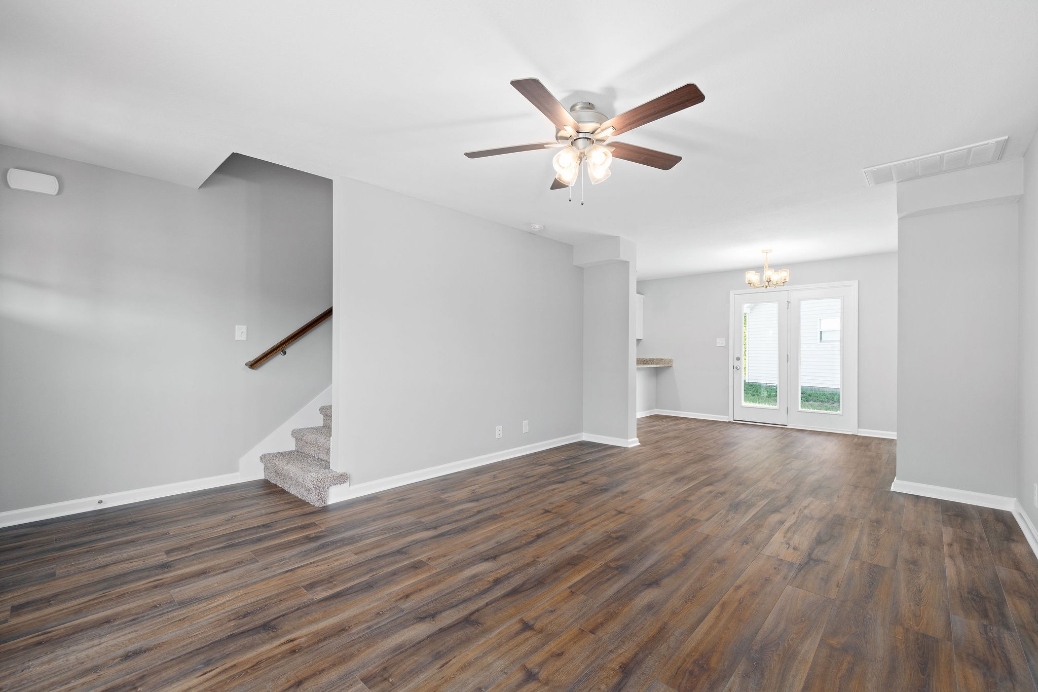 Clarksville, Tennessee 37040, United States, 3 Bedrooms Bedrooms, ,3 BathroomsBathrooms,Residential,Active,90727