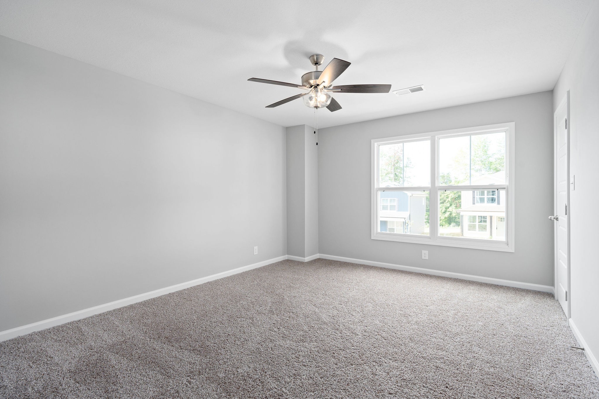 Clarksville, Tennessee 37040, United States, 3 Bedrooms Bedrooms, ,3 BathroomsBathrooms,Residential,Active,90727