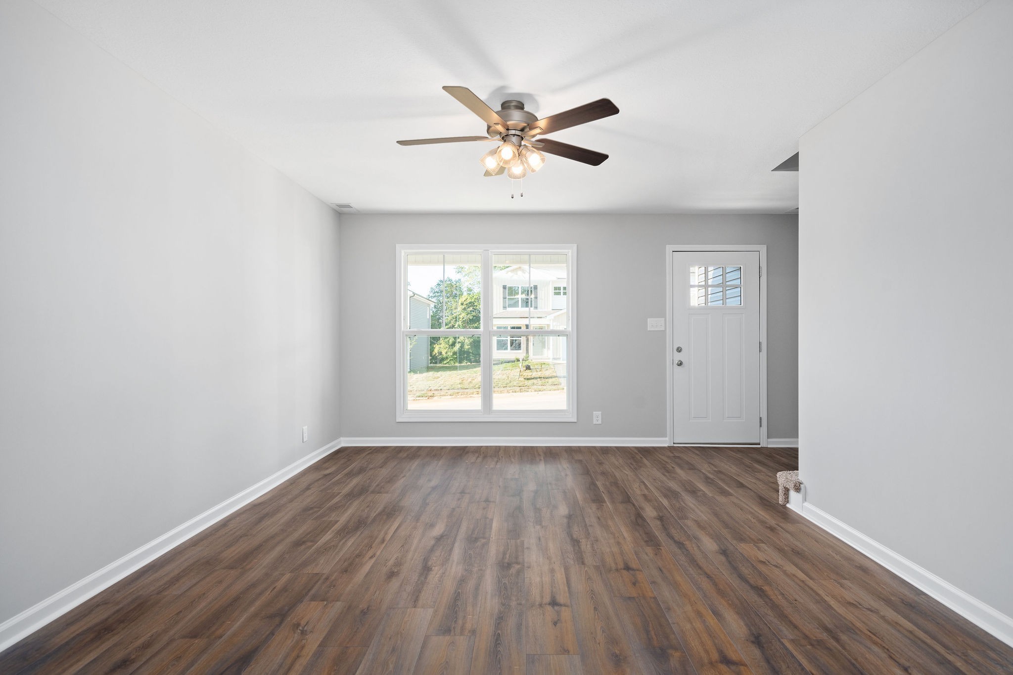 Clarksville, Tennessee 37040, United States, 3 Bedrooms Bedrooms, ,3 BathroomsBathrooms,Residential,Active,90727