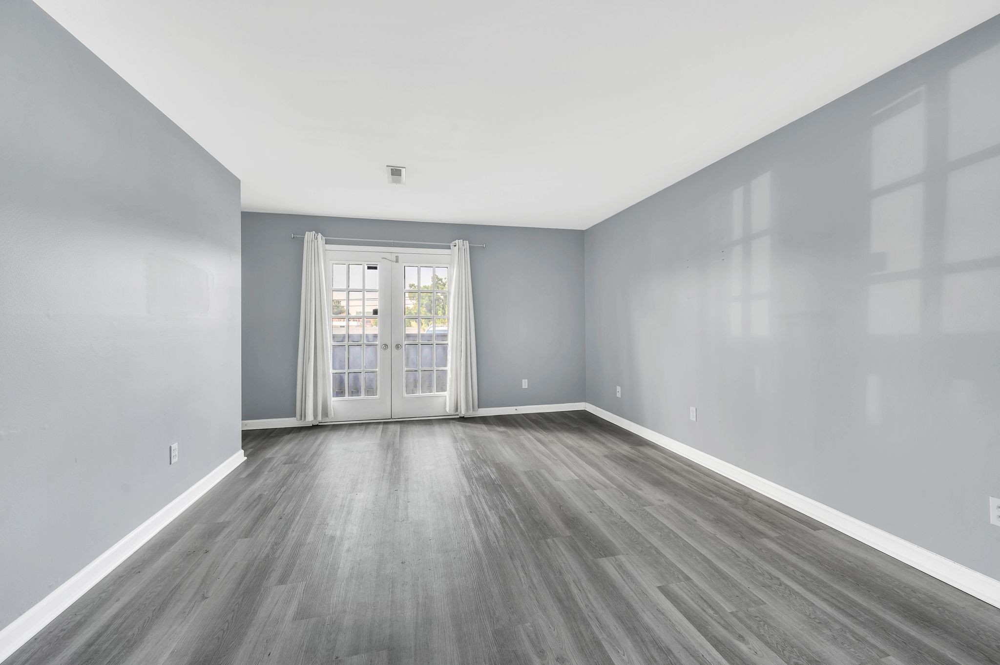 Nashville, Tennessee 37211, United States, 2 Bedrooms Bedrooms, ,2 BathroomsBathrooms,Residential,Active,40318