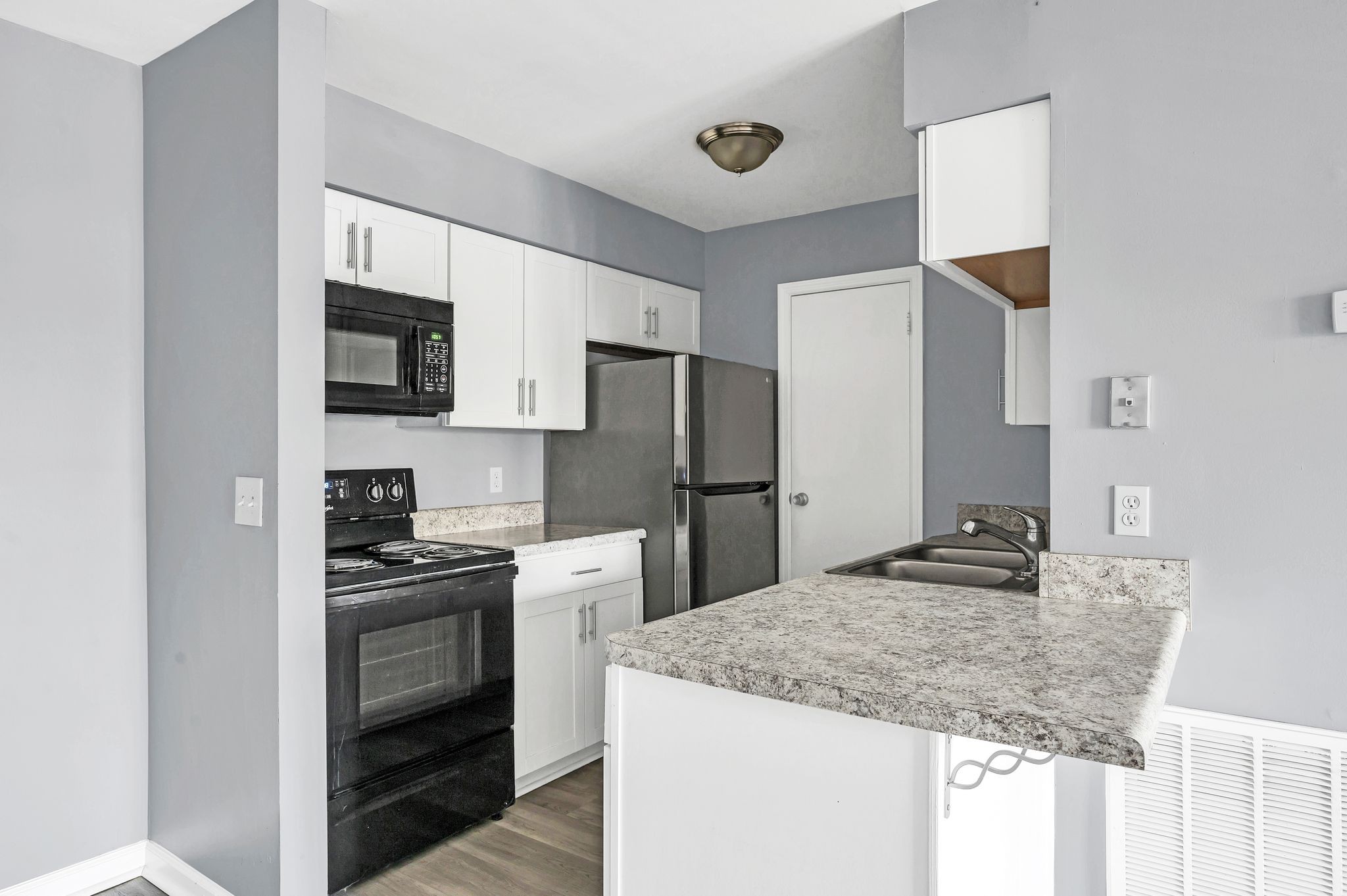 Nashville, Tennessee 37211, United States, 2 Bedrooms Bedrooms, ,2 BathroomsBathrooms,Residential,Active,40318