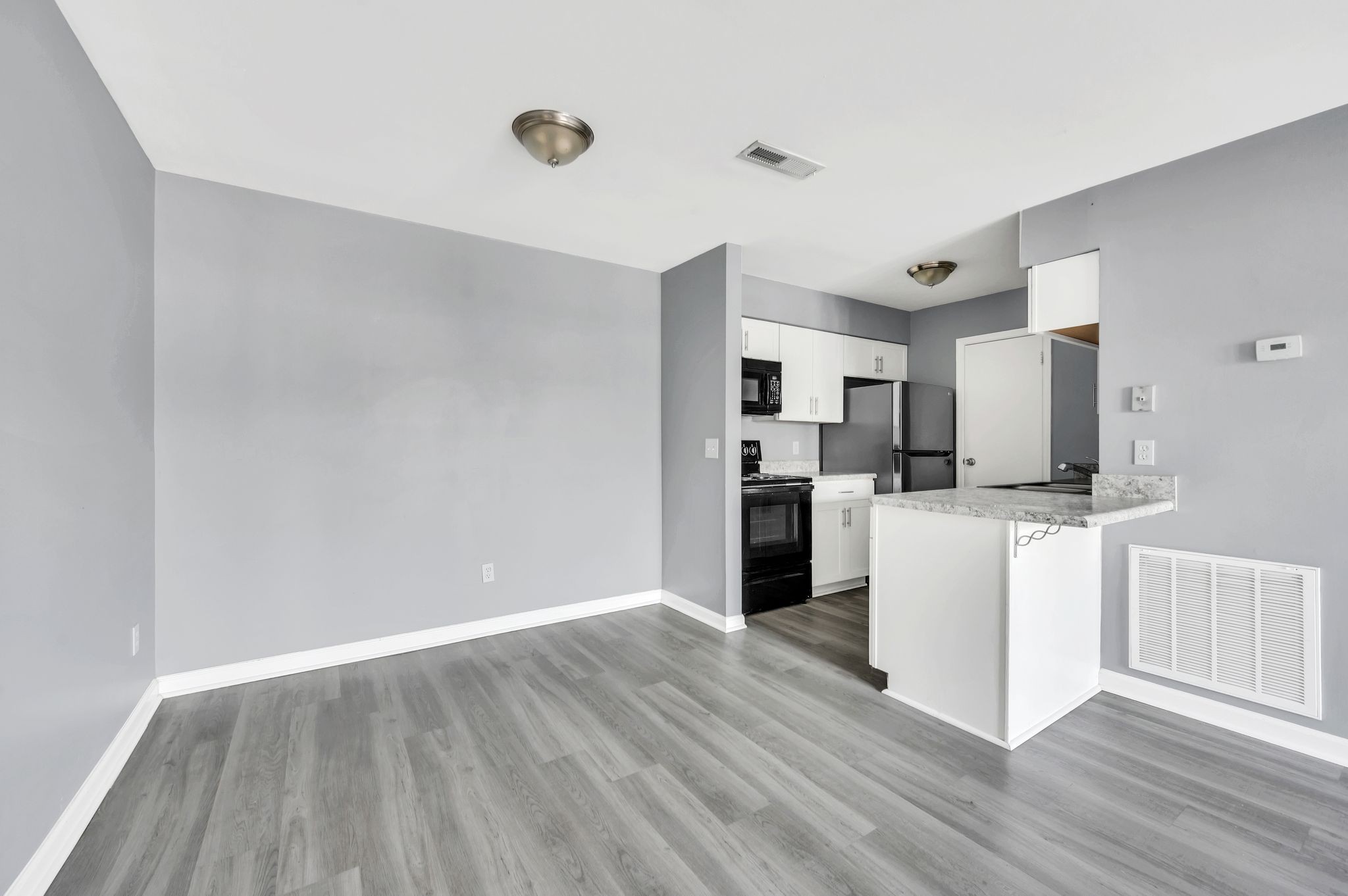 Nashville, Tennessee 37211, United States, 2 Bedrooms Bedrooms, ,2 BathroomsBathrooms,Residential,Active,40318