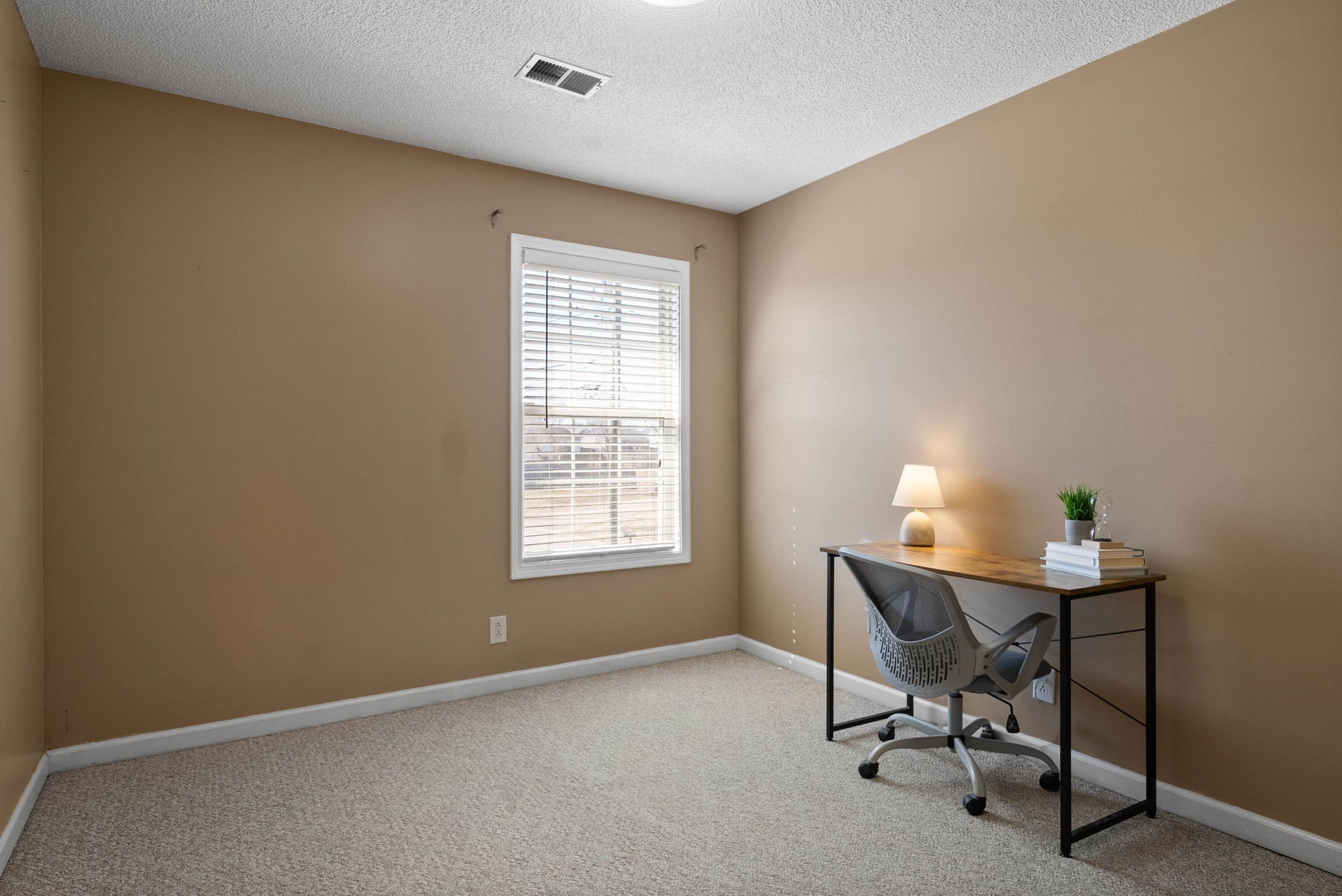 Clarksville, Tennessee 37042, United States, 3 Bedrooms Bedrooms, ,3 BathroomsBathrooms,Residential,Active,88751