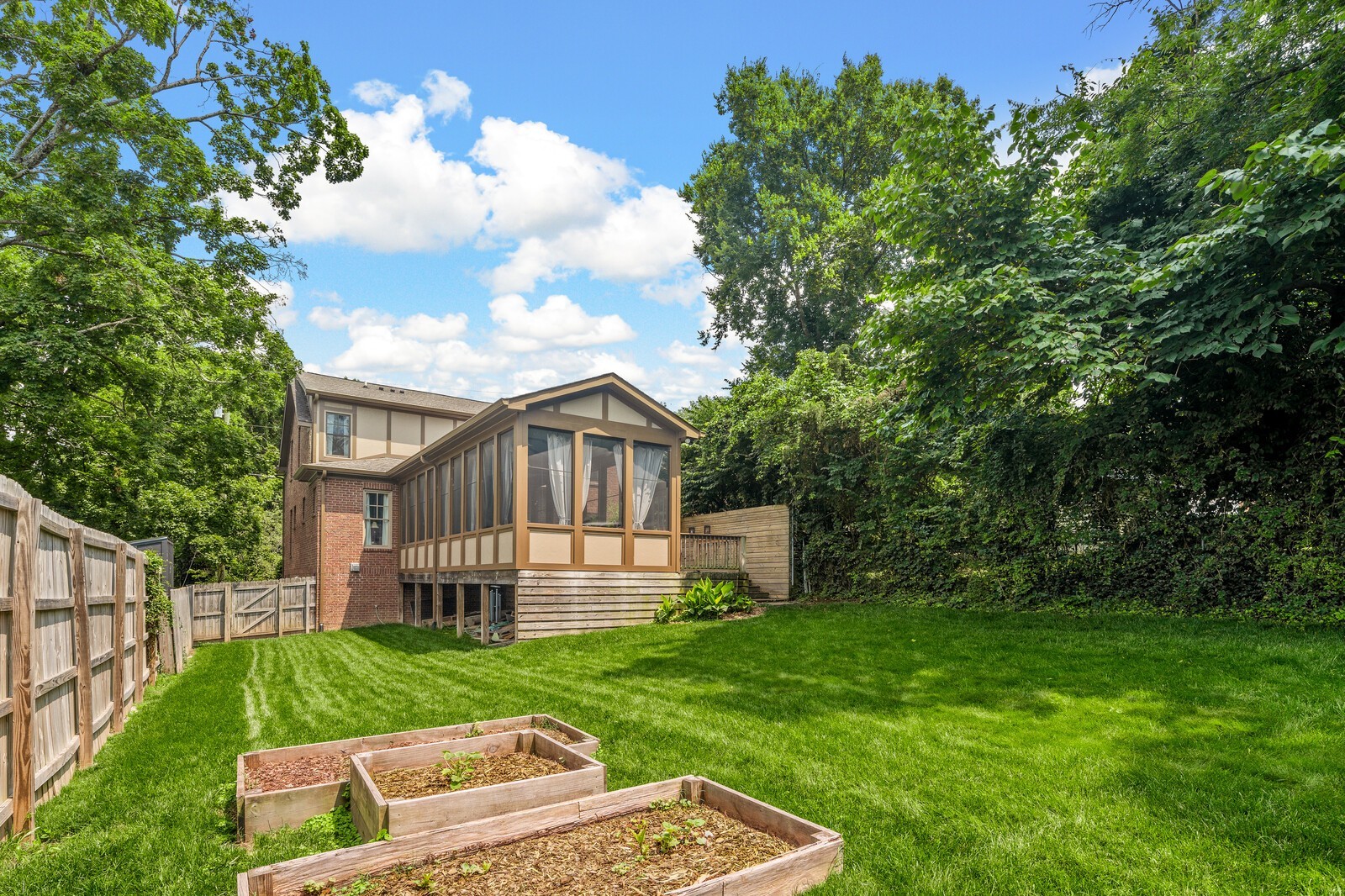 4189 Belmont Park Ter