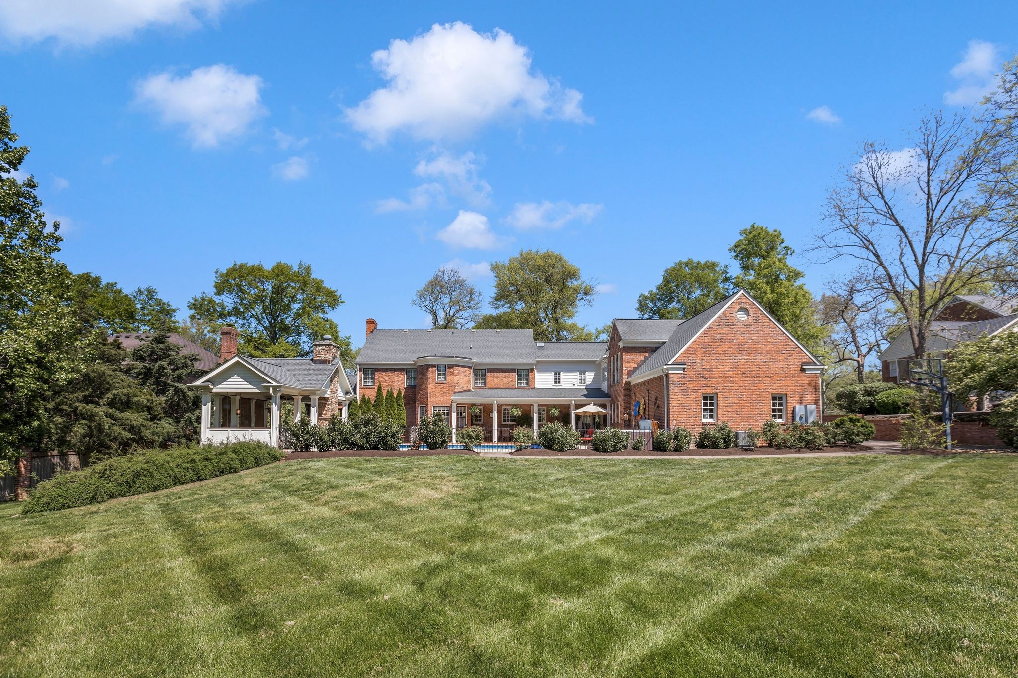 2433 Golf Club Ln