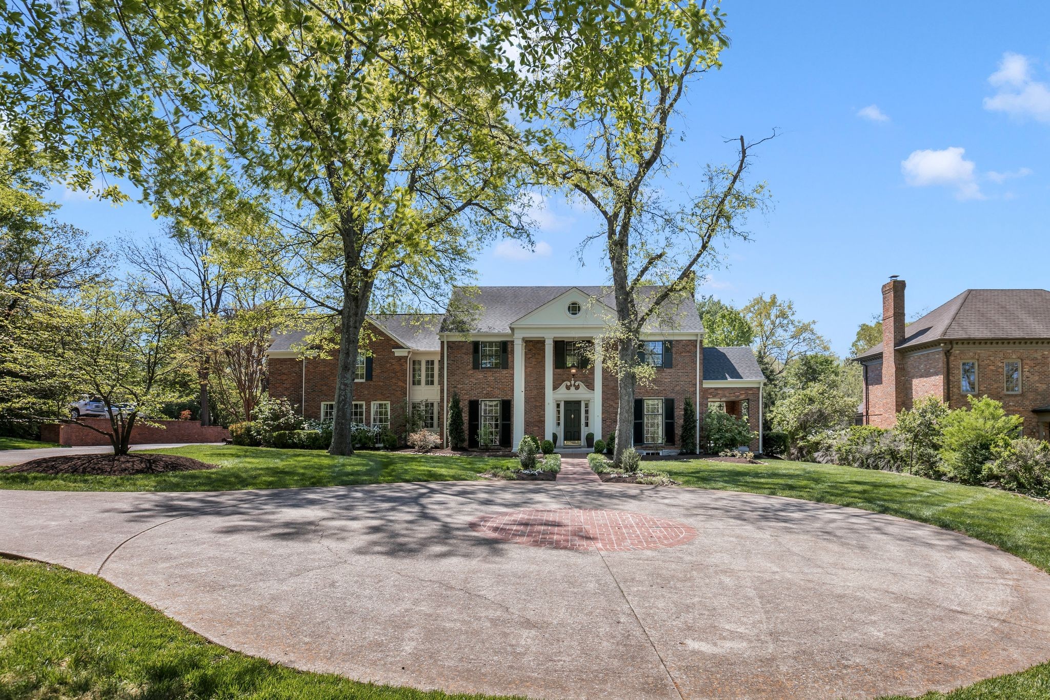 2433 Golf Club Ln