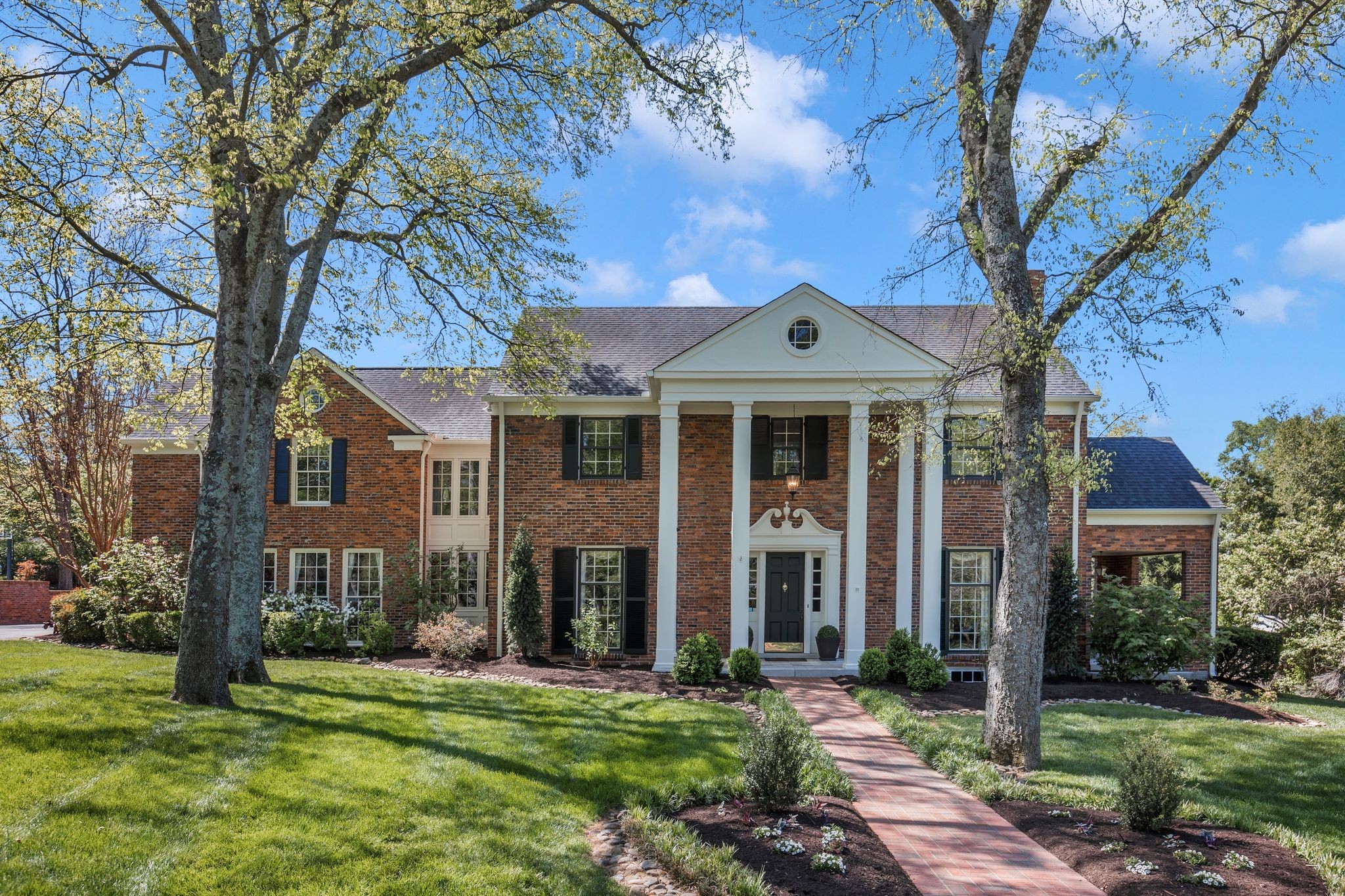 2433 Golf Club Ln