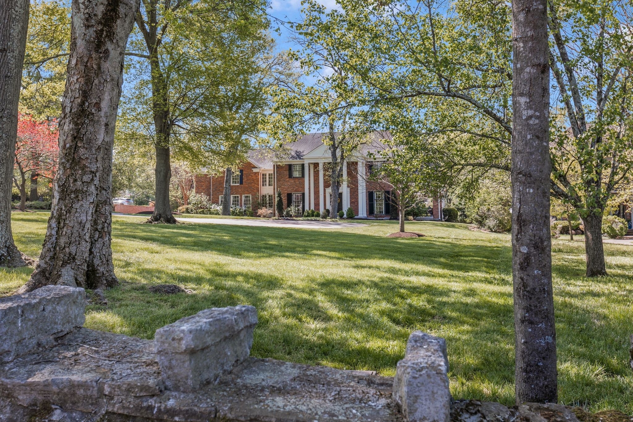 2433 Golf Club Ln